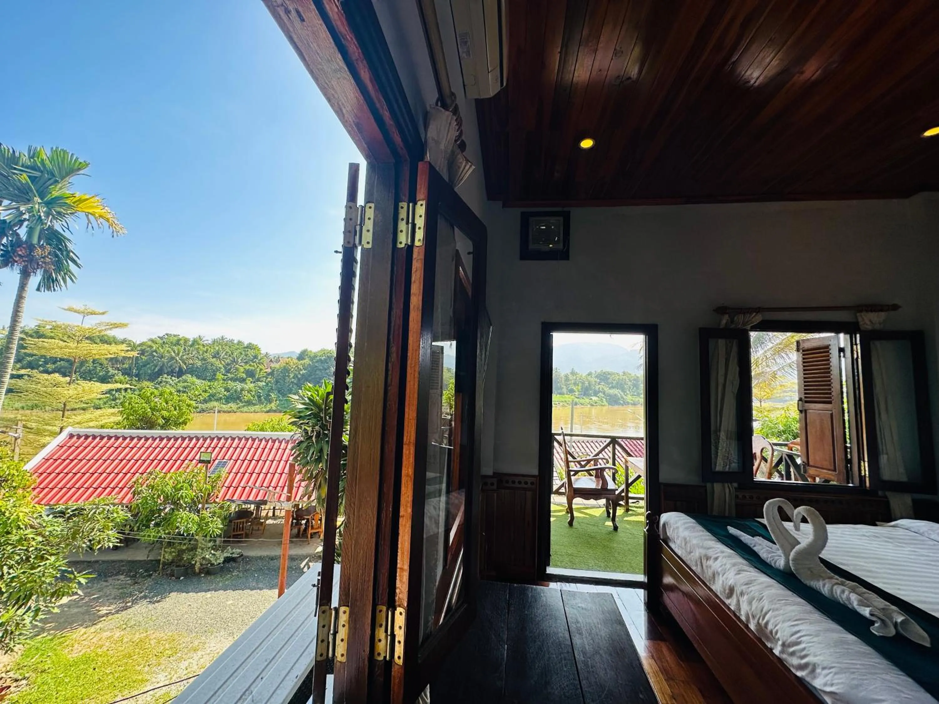 Patio in Kingkham Riverside Hotel