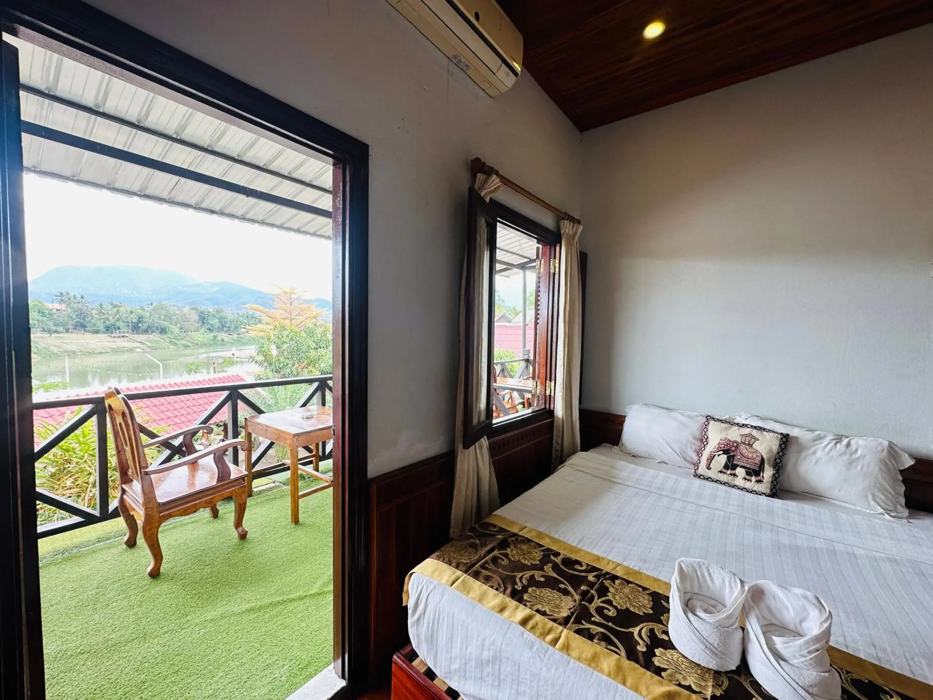 Double Room with Balcony in Kingkham Riverside Hotel Double Room with Balcony in Kingkham Riverside Hotel