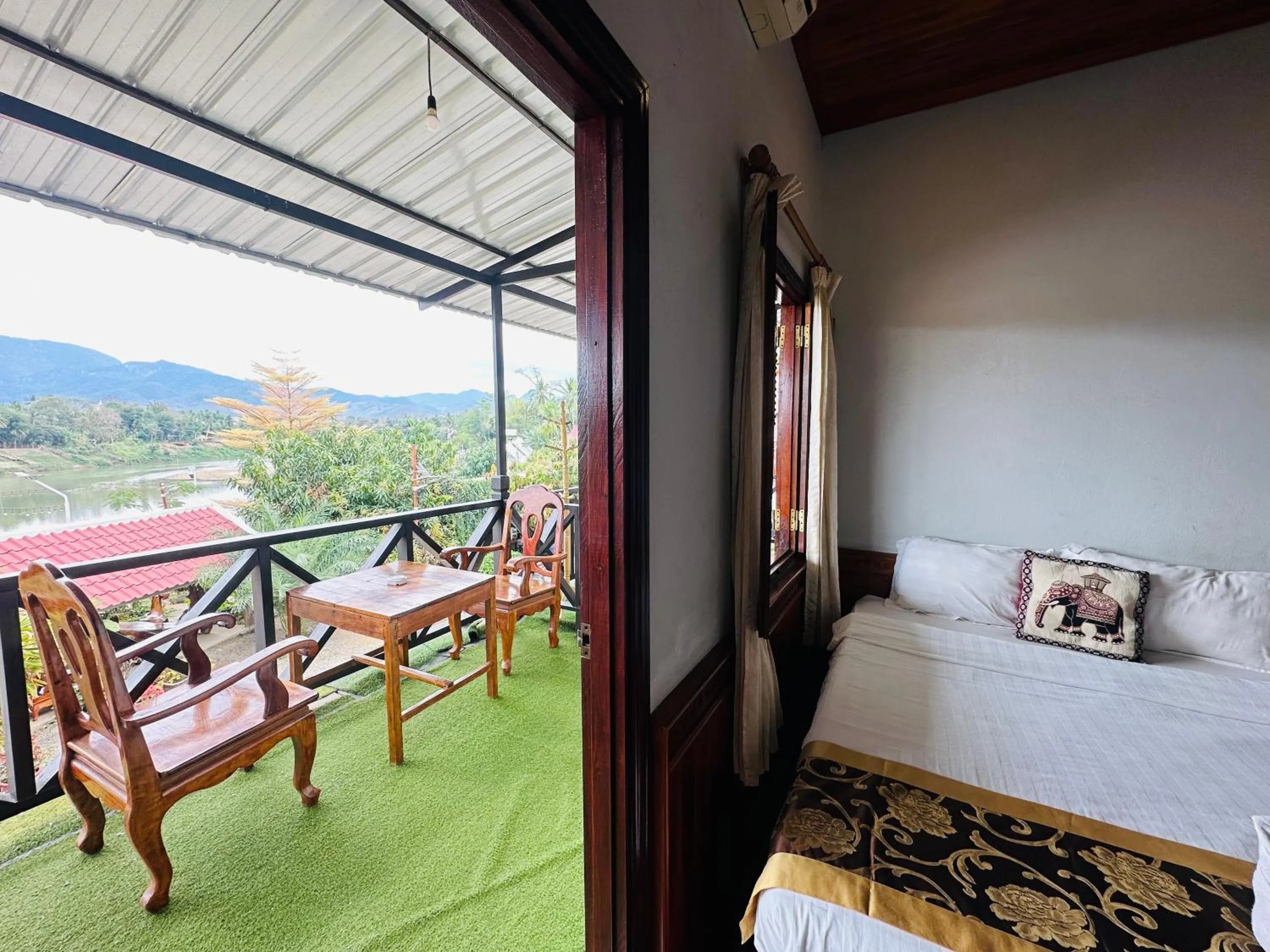 Balcony/Terrace, Bed in Kingkham Riverside Hotel