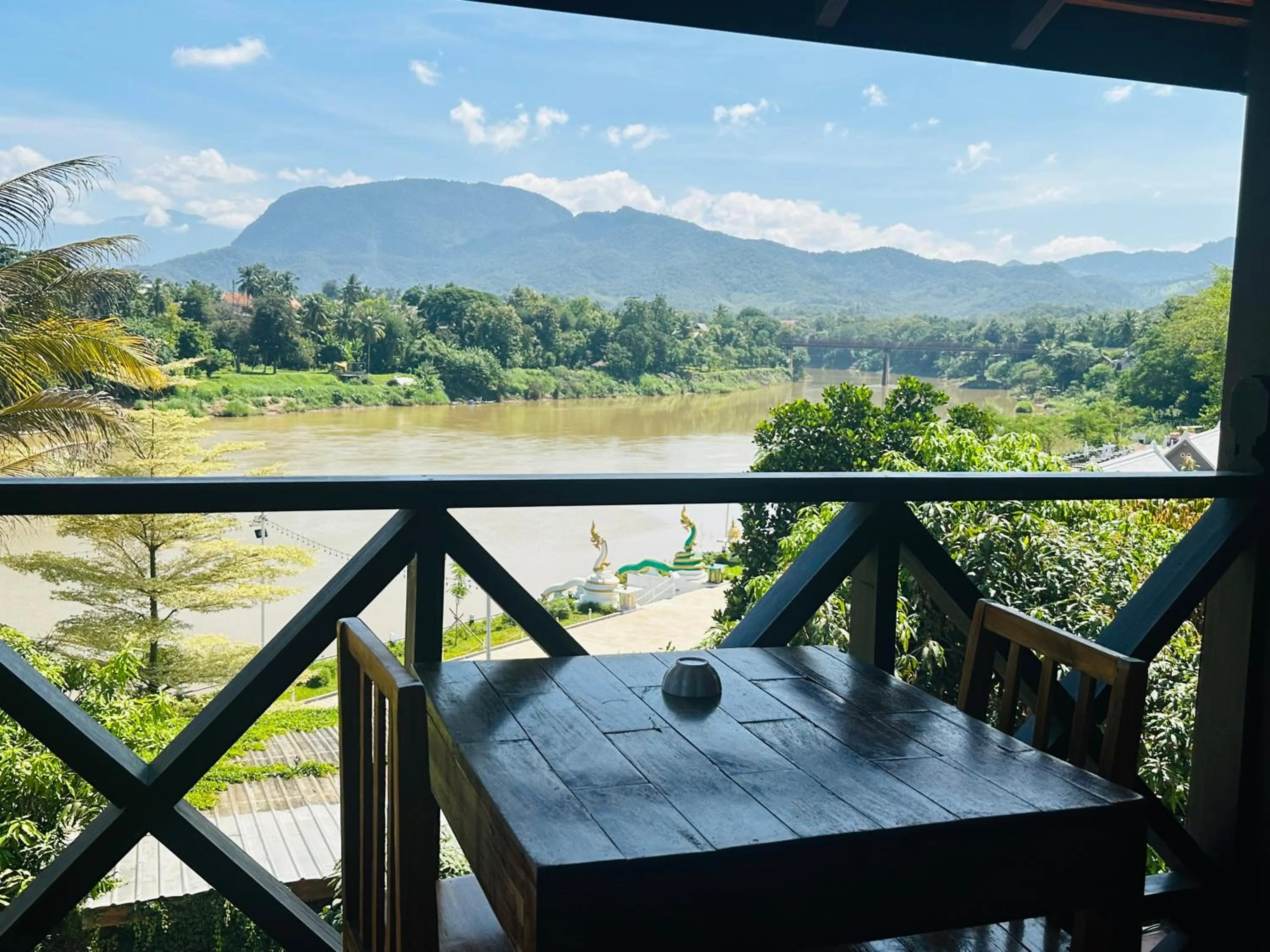Patio in Kingkham Riverside Hotel