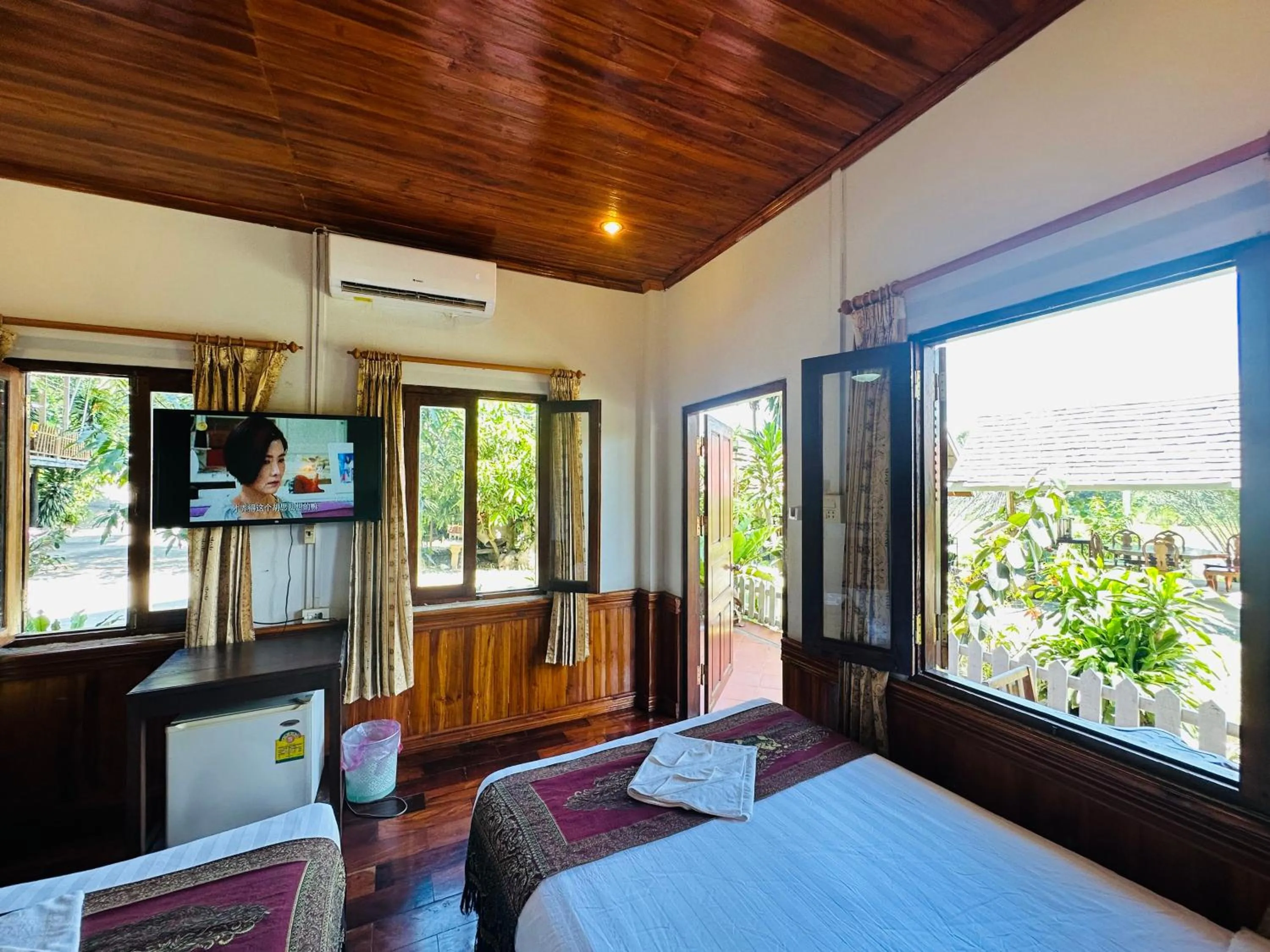 Bed in Kingkham Riverside Hotel