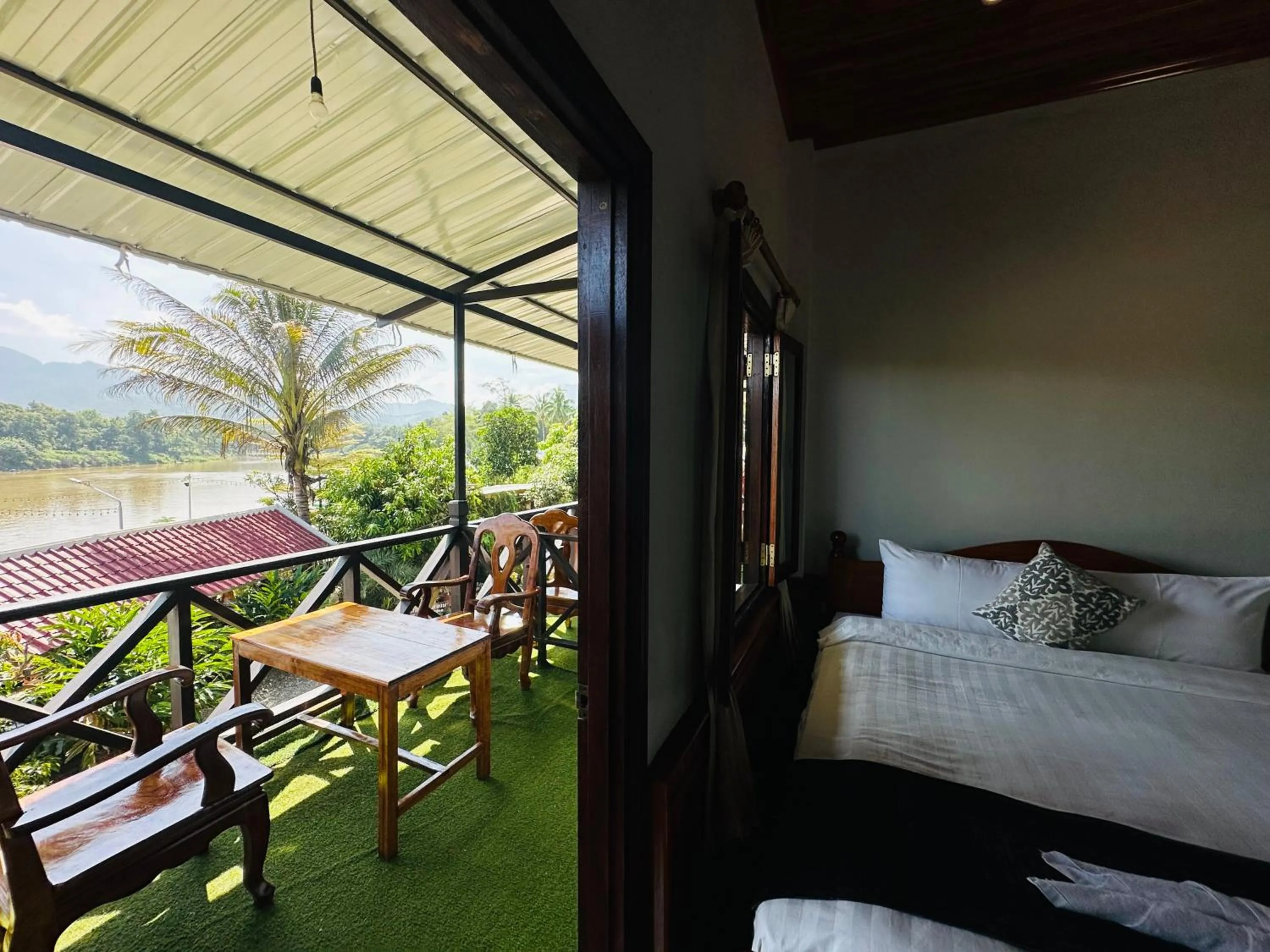 Patio, Bed in Kingkham Riverside Hotel