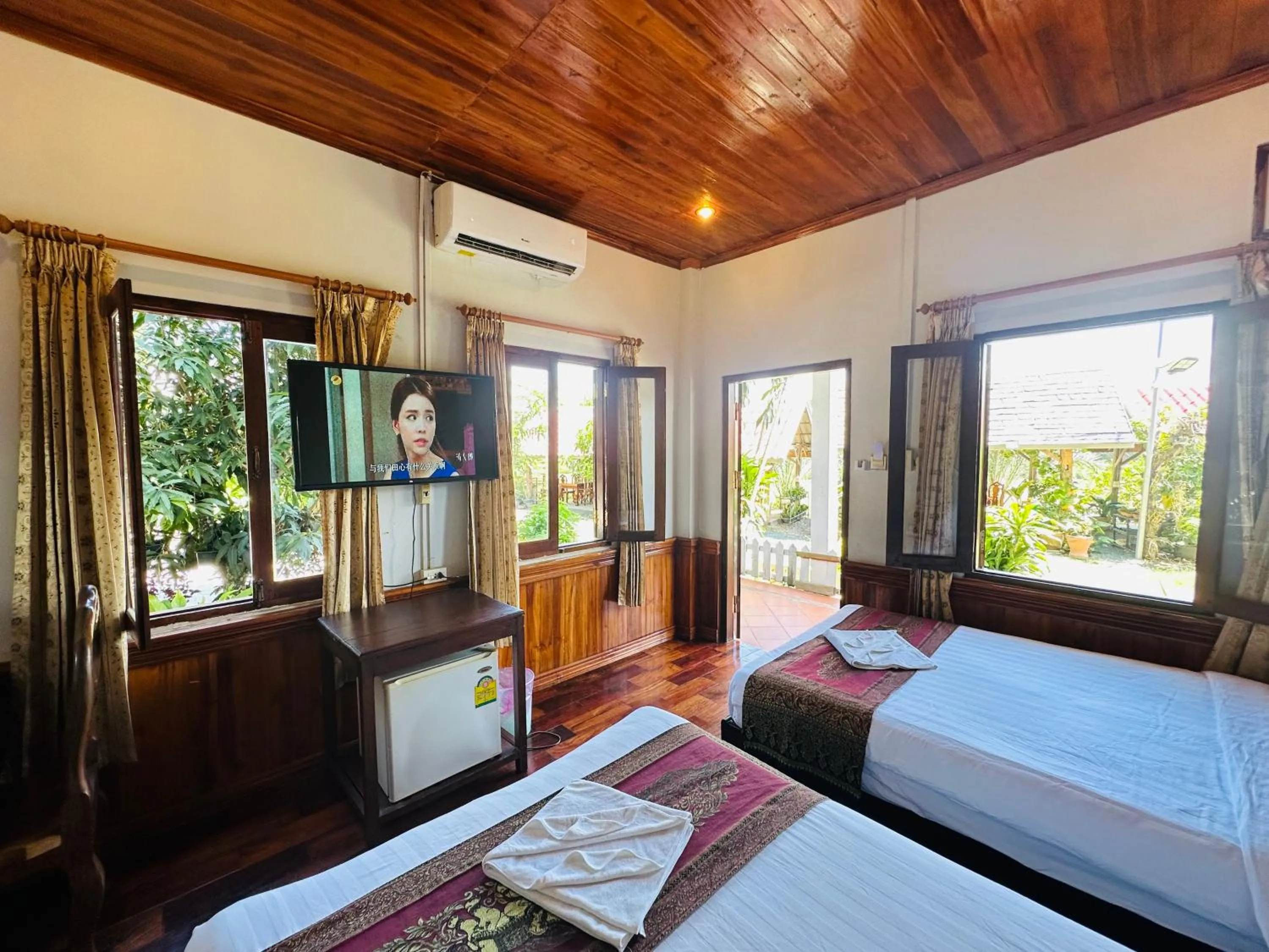 Bed in Kingkham Riverside Hotel