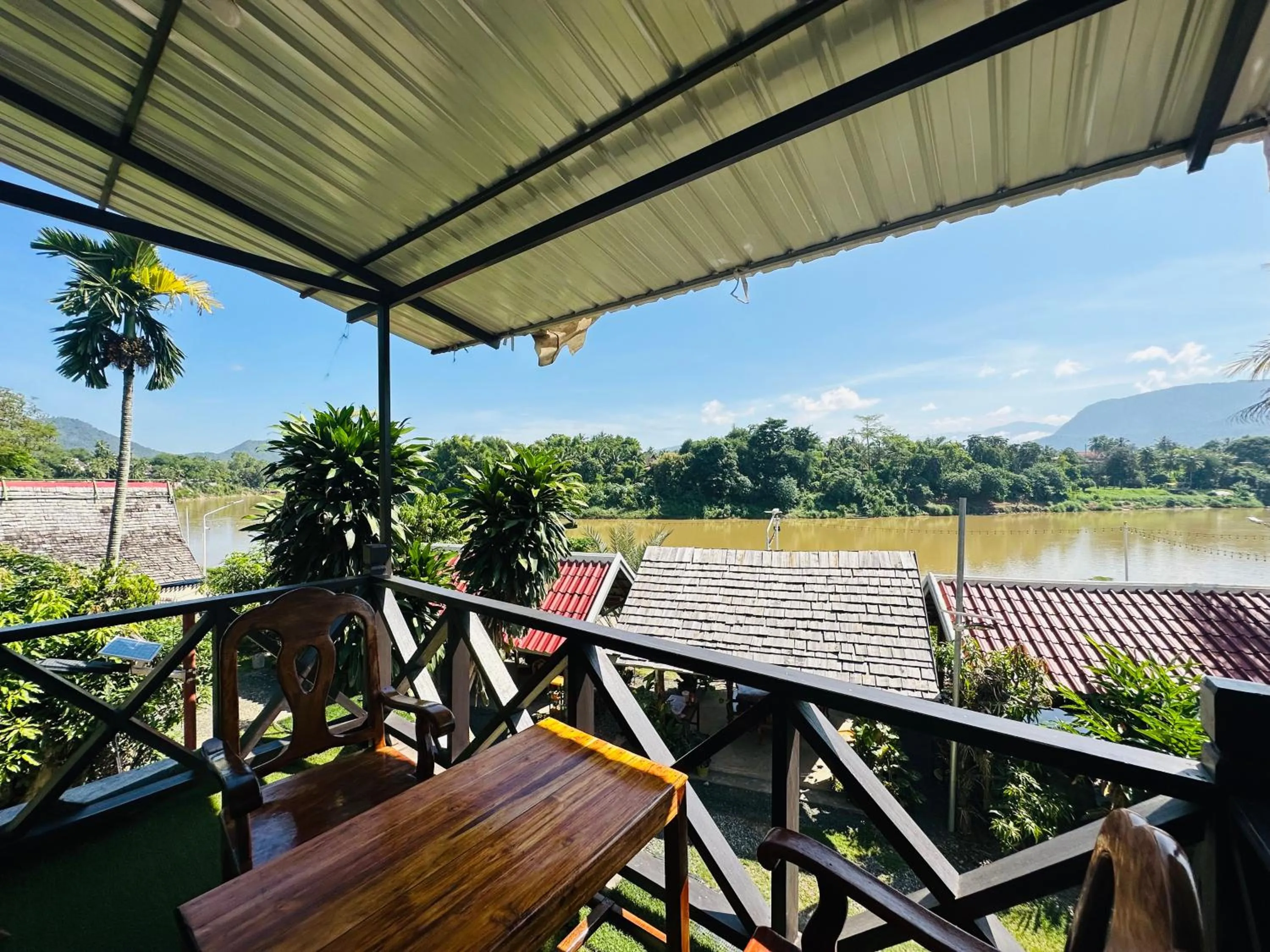 Patio in Kingkham Riverside Hotel