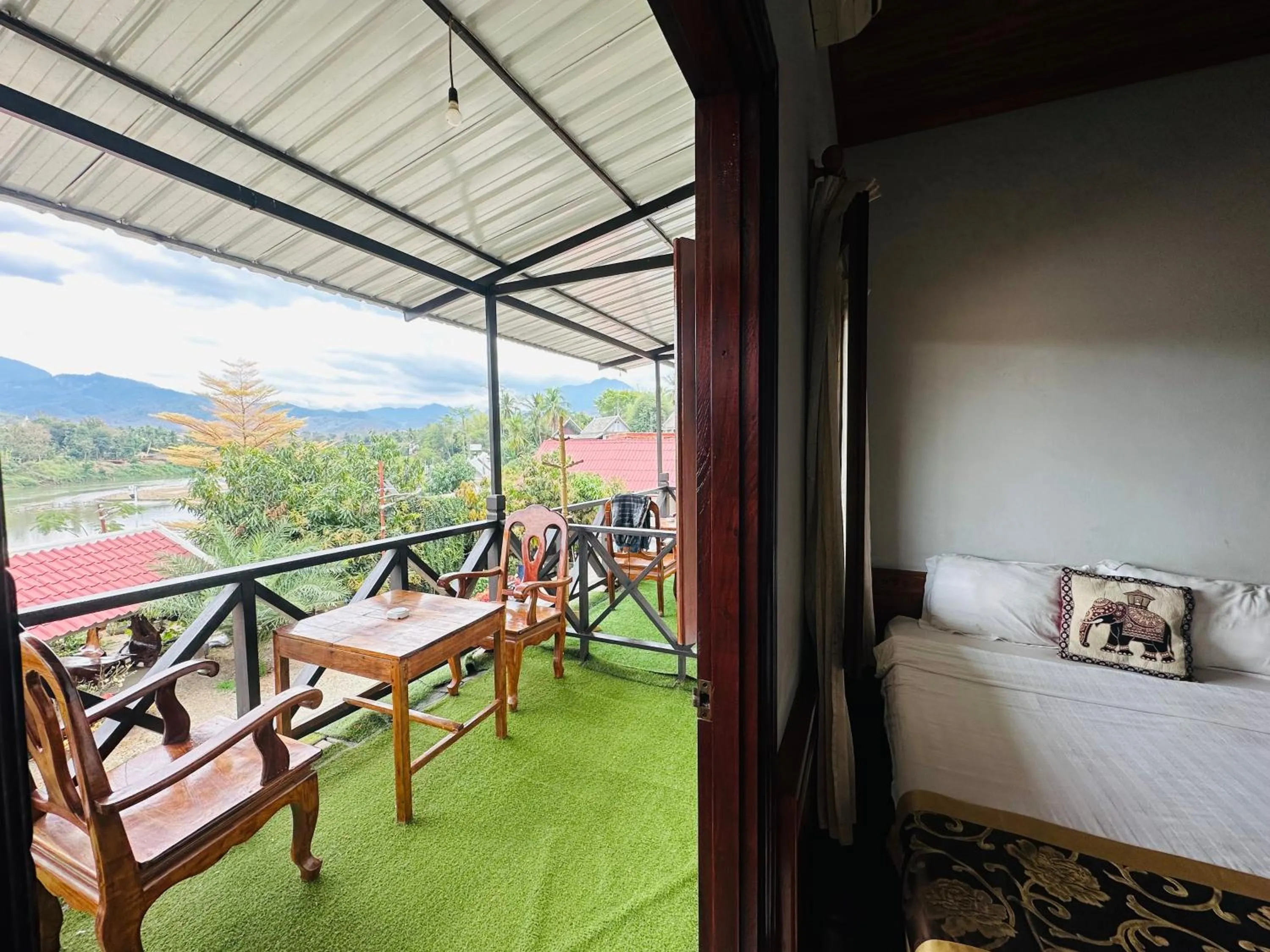 Bedroom in Kingkham Riverside Hotel