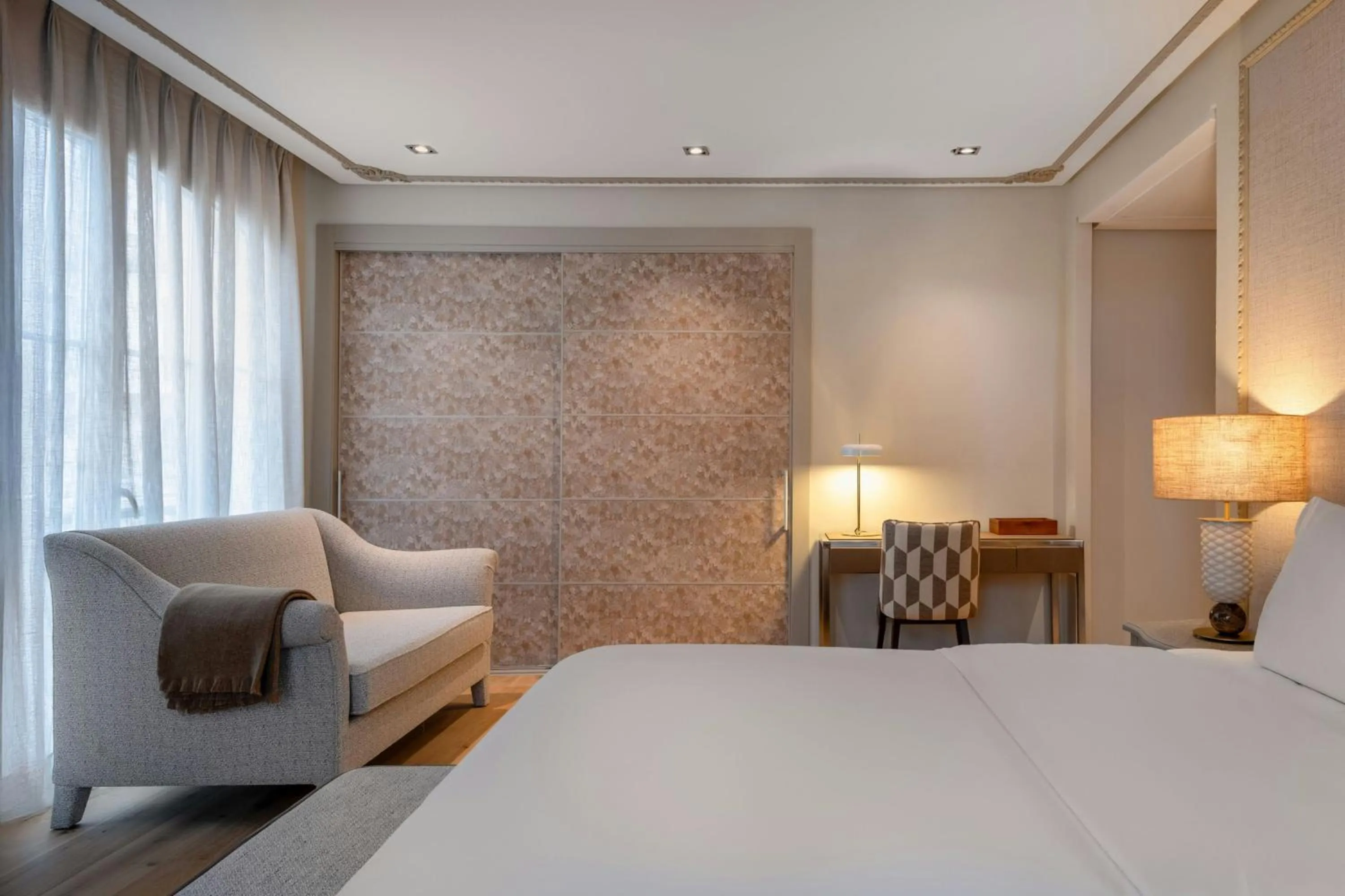 Bedroom, Bed in Grand Hotel Las Dunas, Autograph Collection