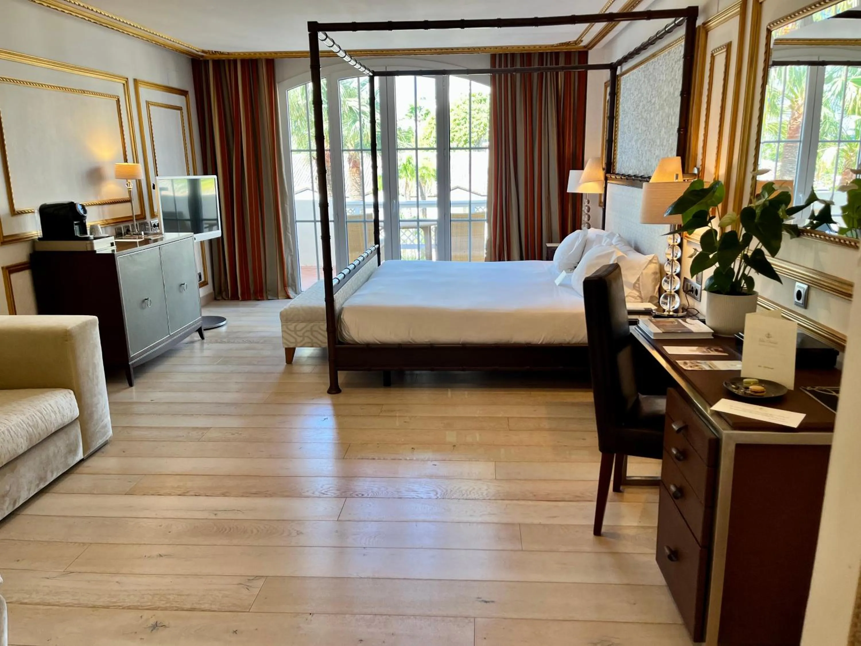 Bed in Grand Hotel Las Dunas