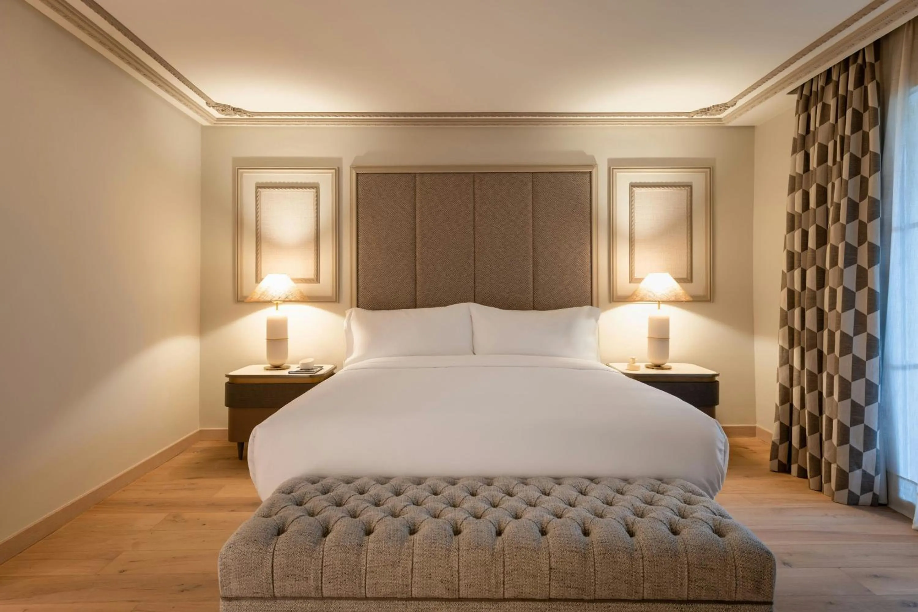 Deluxe King Room with Balcony and Sea View in Grand Hotel Las Dunas, Autograph Collection