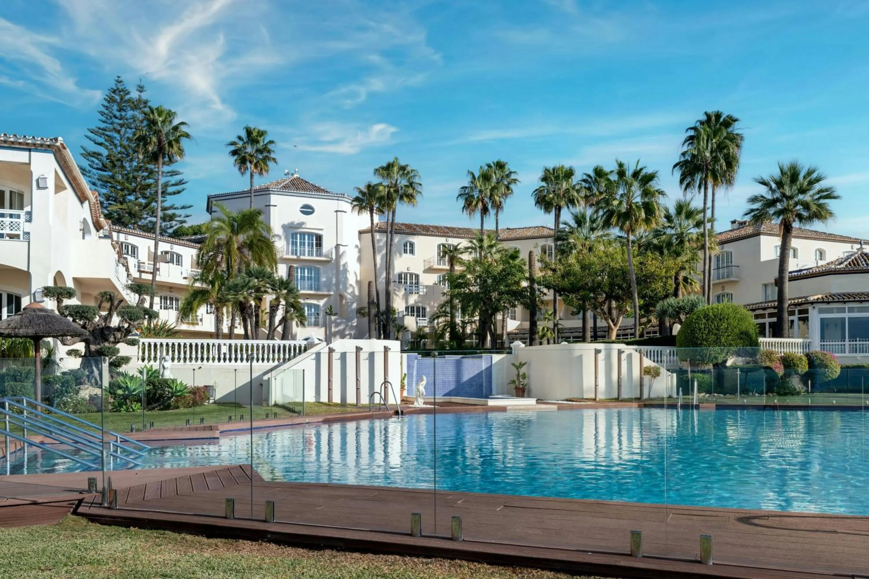 Swimming pool in Grand Hotel Las Dunas, Autograph Collection