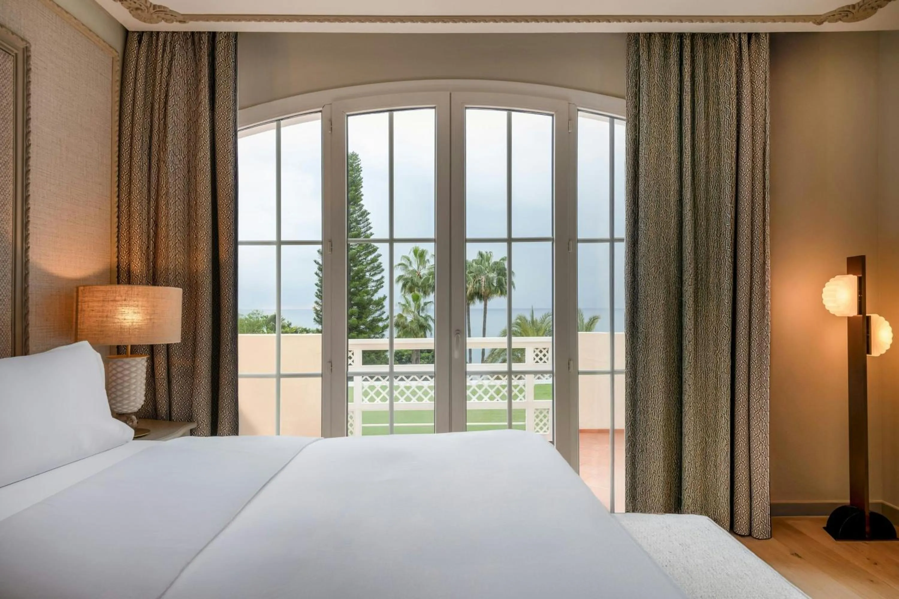 Bedroom, Bed in Grand Hotel Las Dunas, Autograph Collection