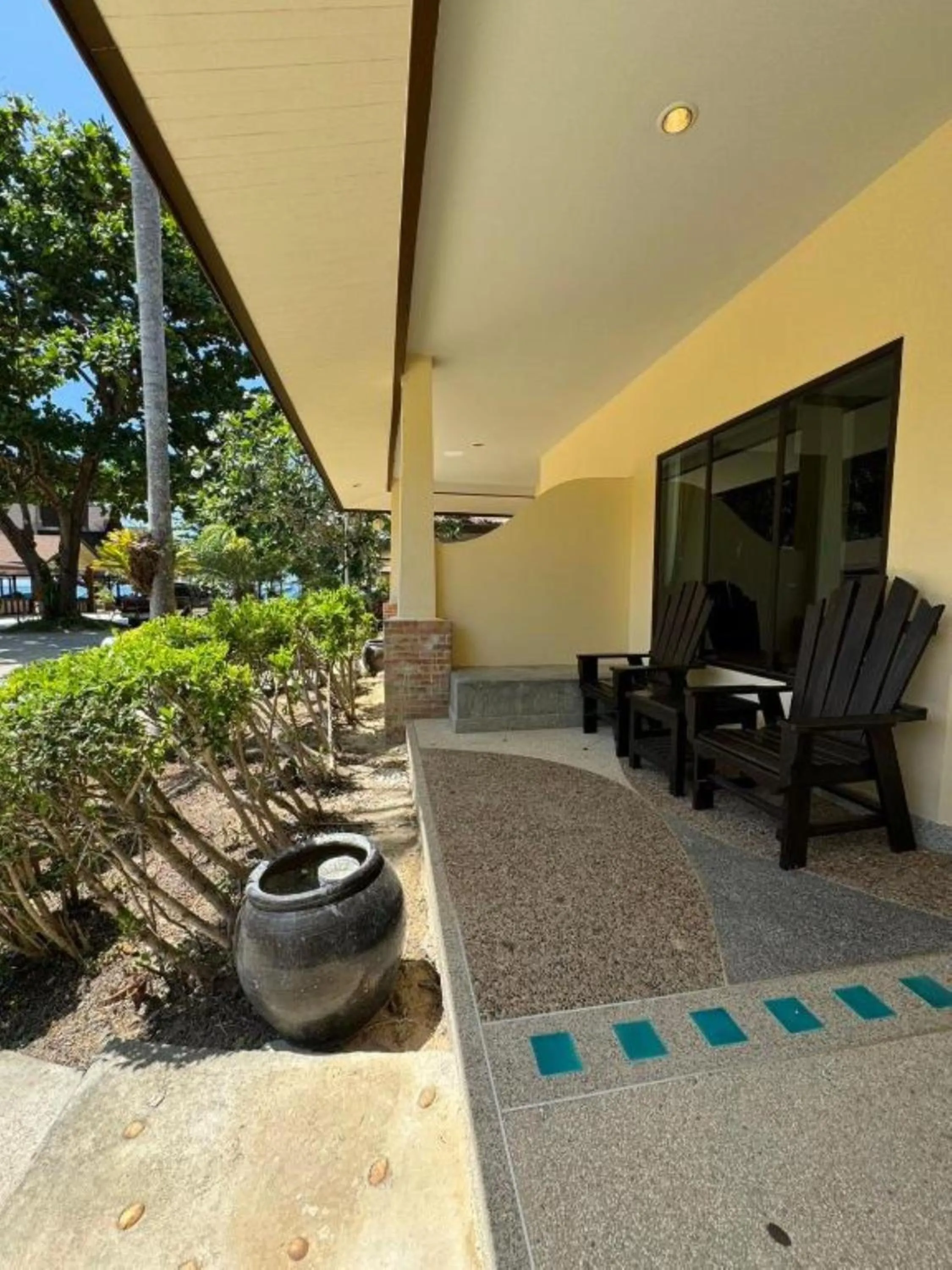 Seating area in Hotel and Beach Bungalow at Lanta Resort