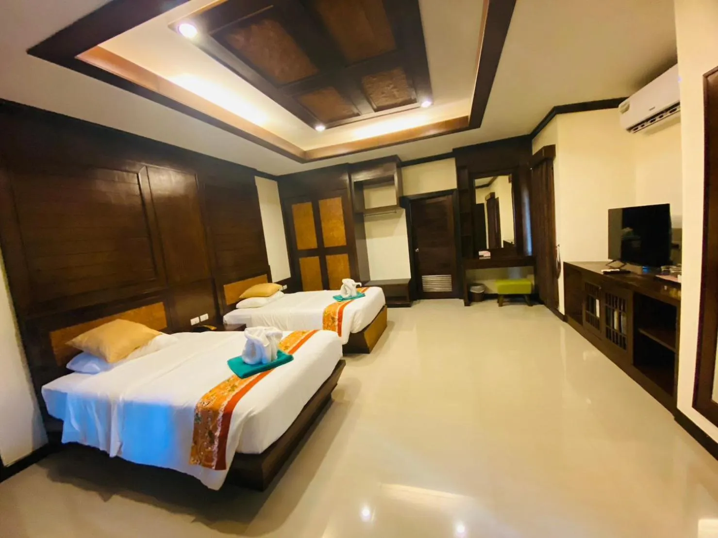 Communal lounge/ TV room, Bed in Hotel and Beach Bungalow at Lanta Resort