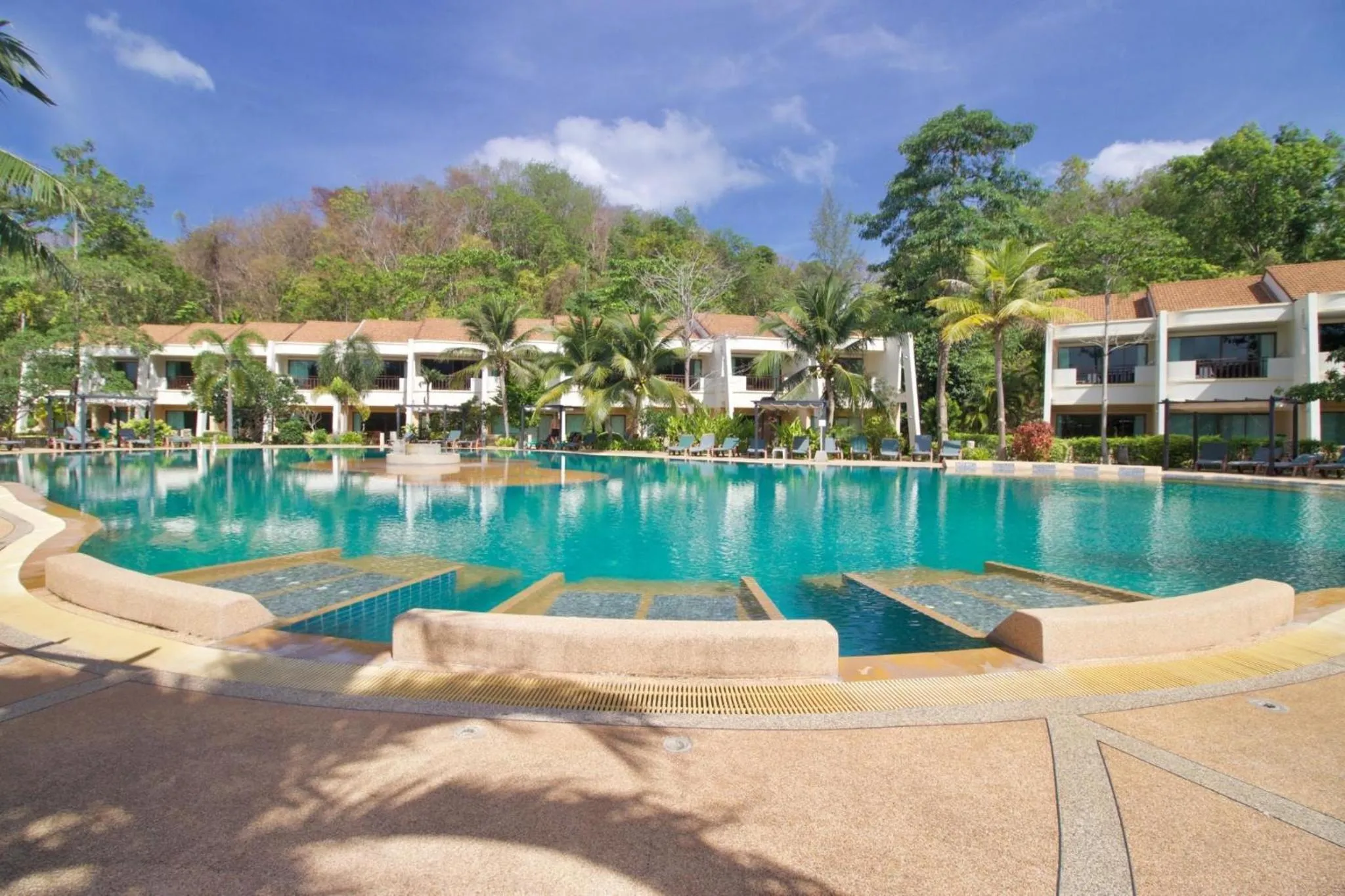 Swimming pool in Hotel and Beach Bungalow at Lanta Resort