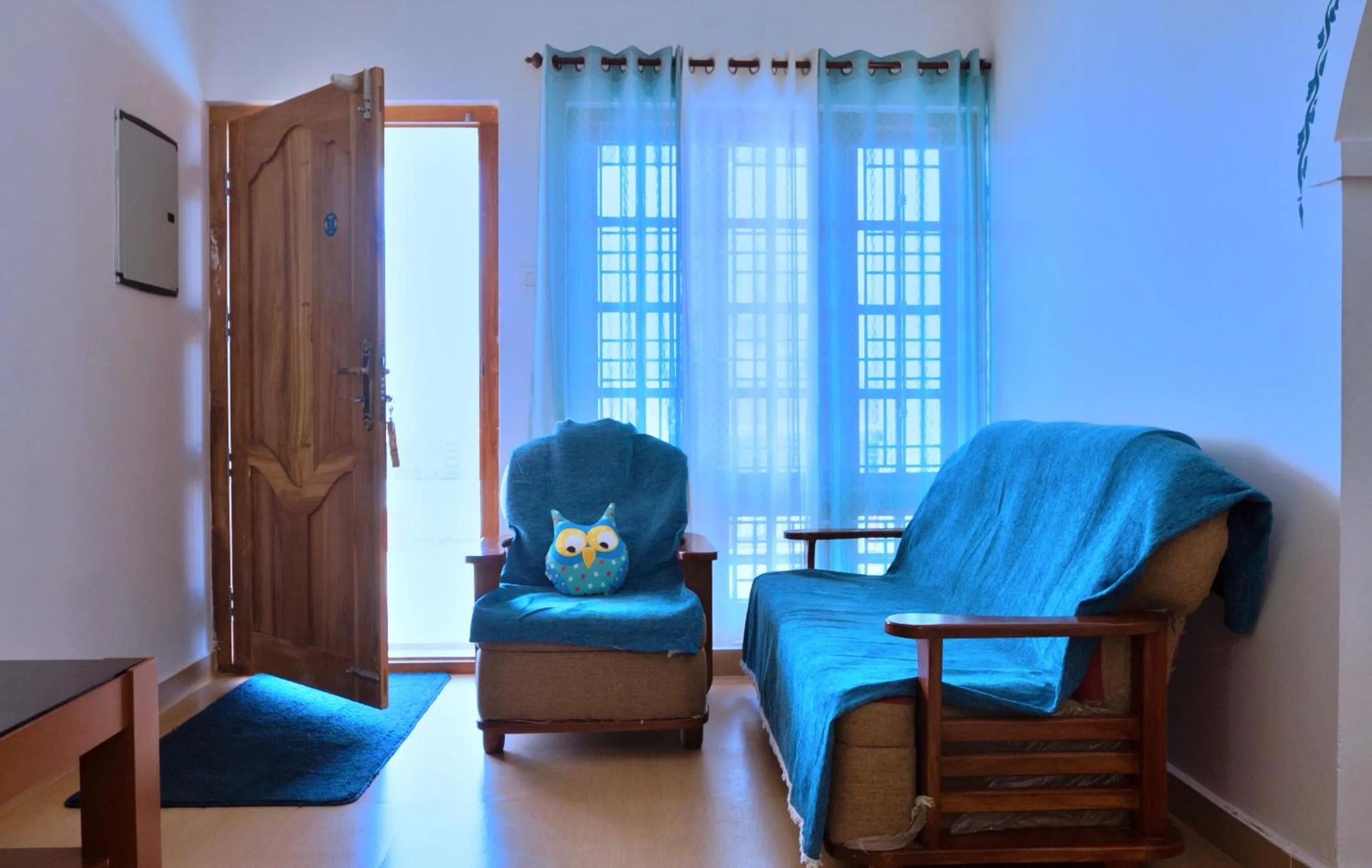 Seating area in Moon Wings Mountain Resort, Kanthalloor