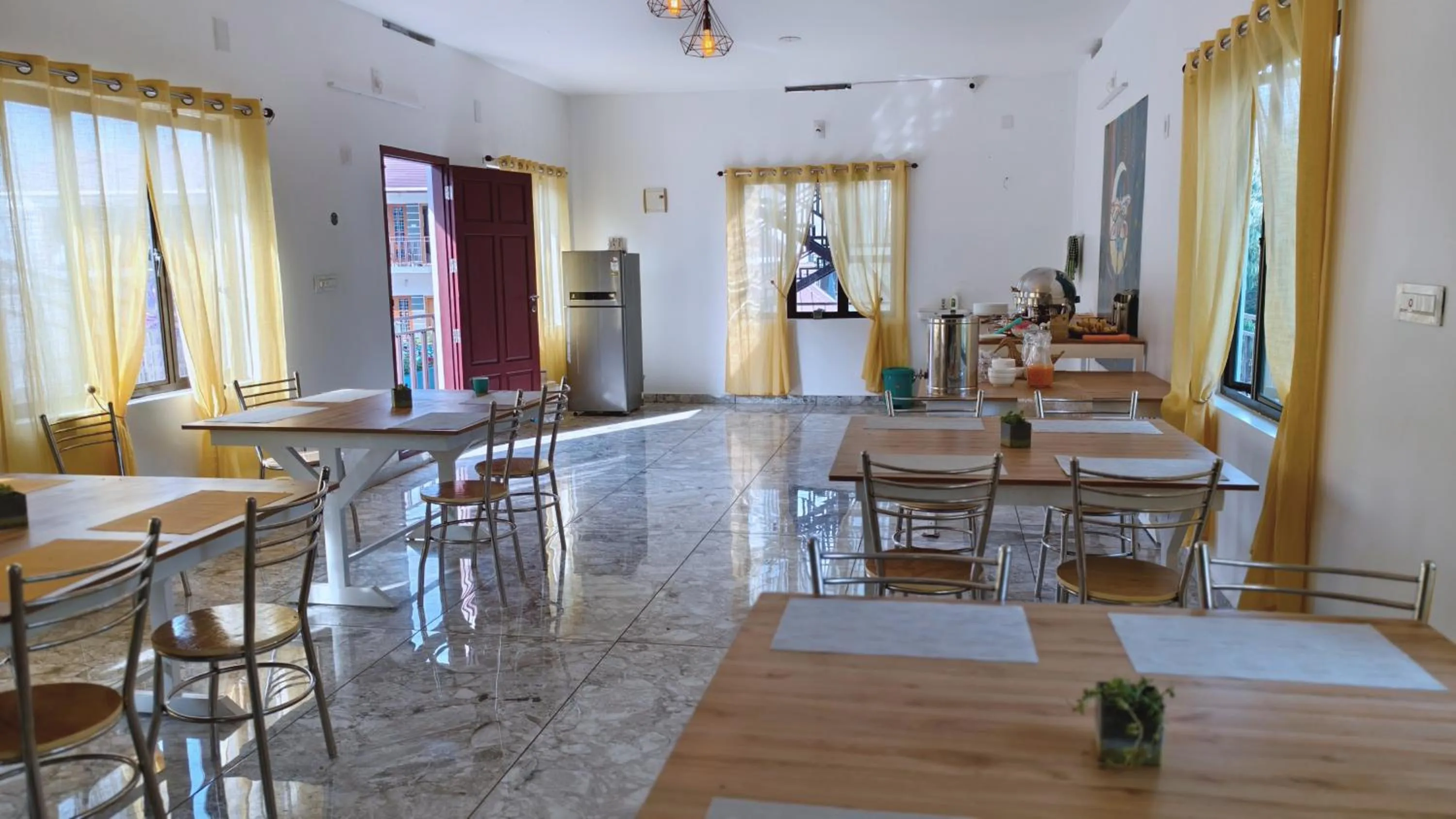 Restaurant/places to eat in Moon Wings Mountain Resort, Kanthalloor