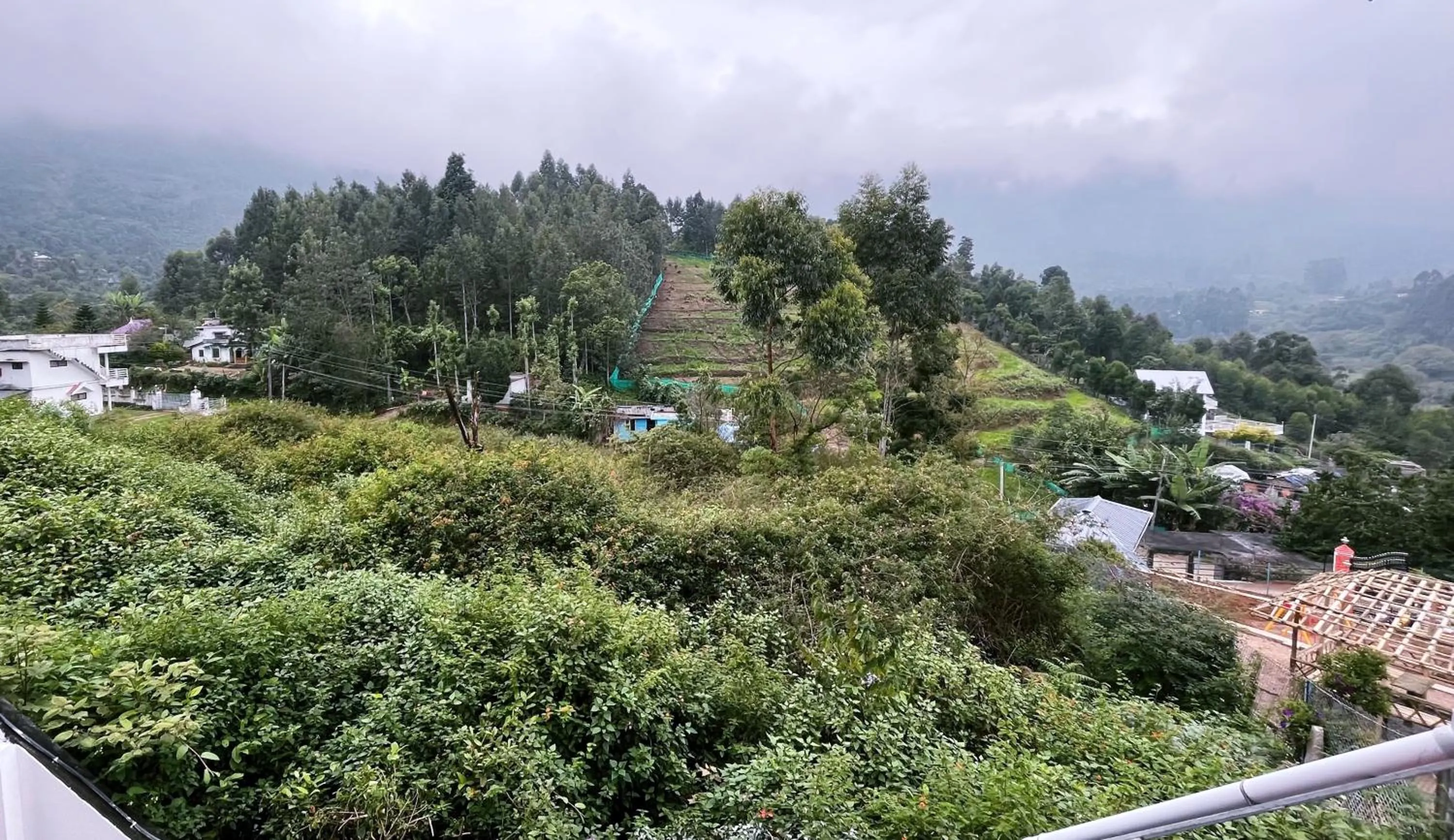 Day in Moon Wings Mountain Resort, Kanthalloor