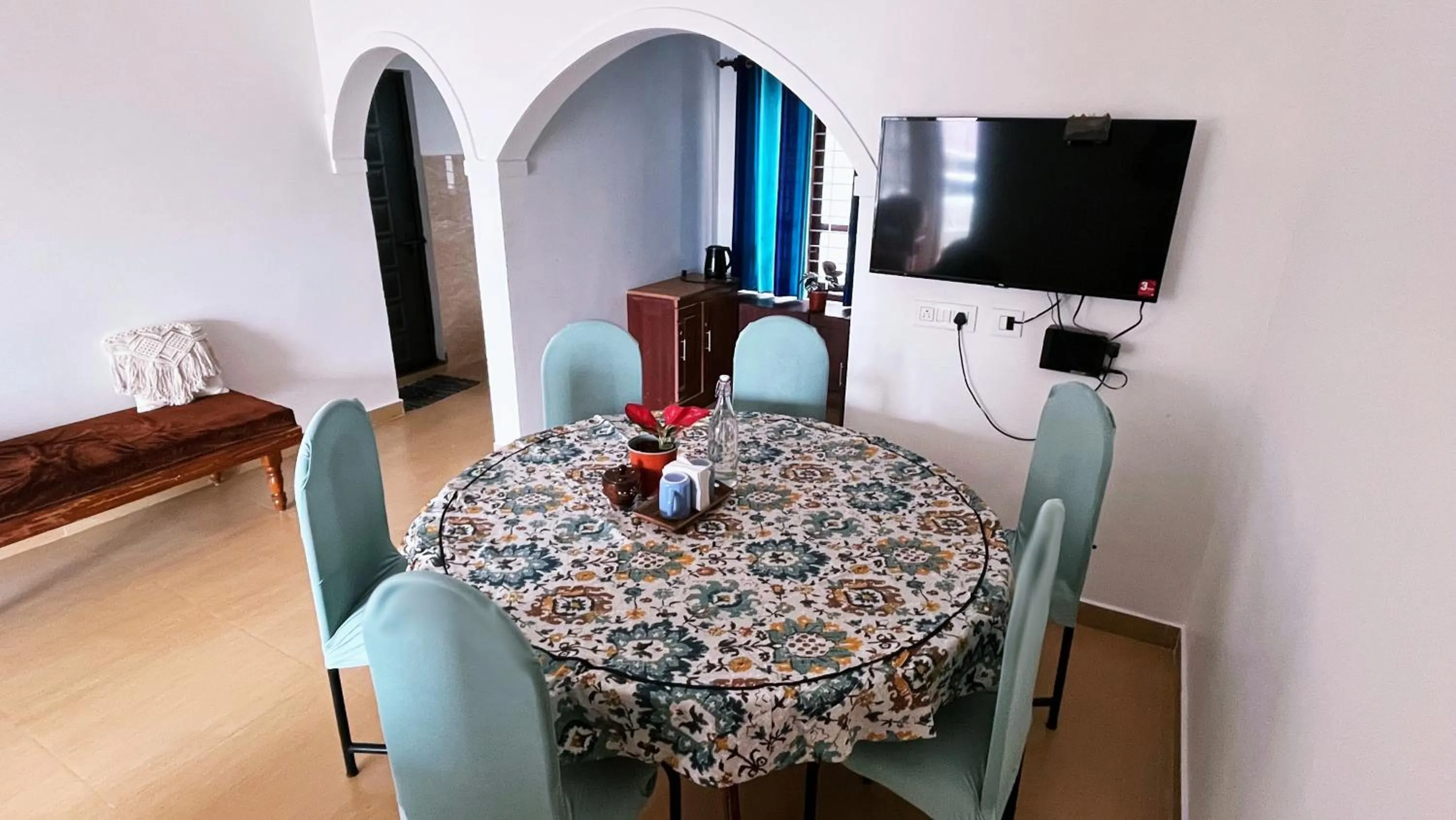 Communal lounge/ TV room in Moon Wings Mountain Resort, Kanthalloor