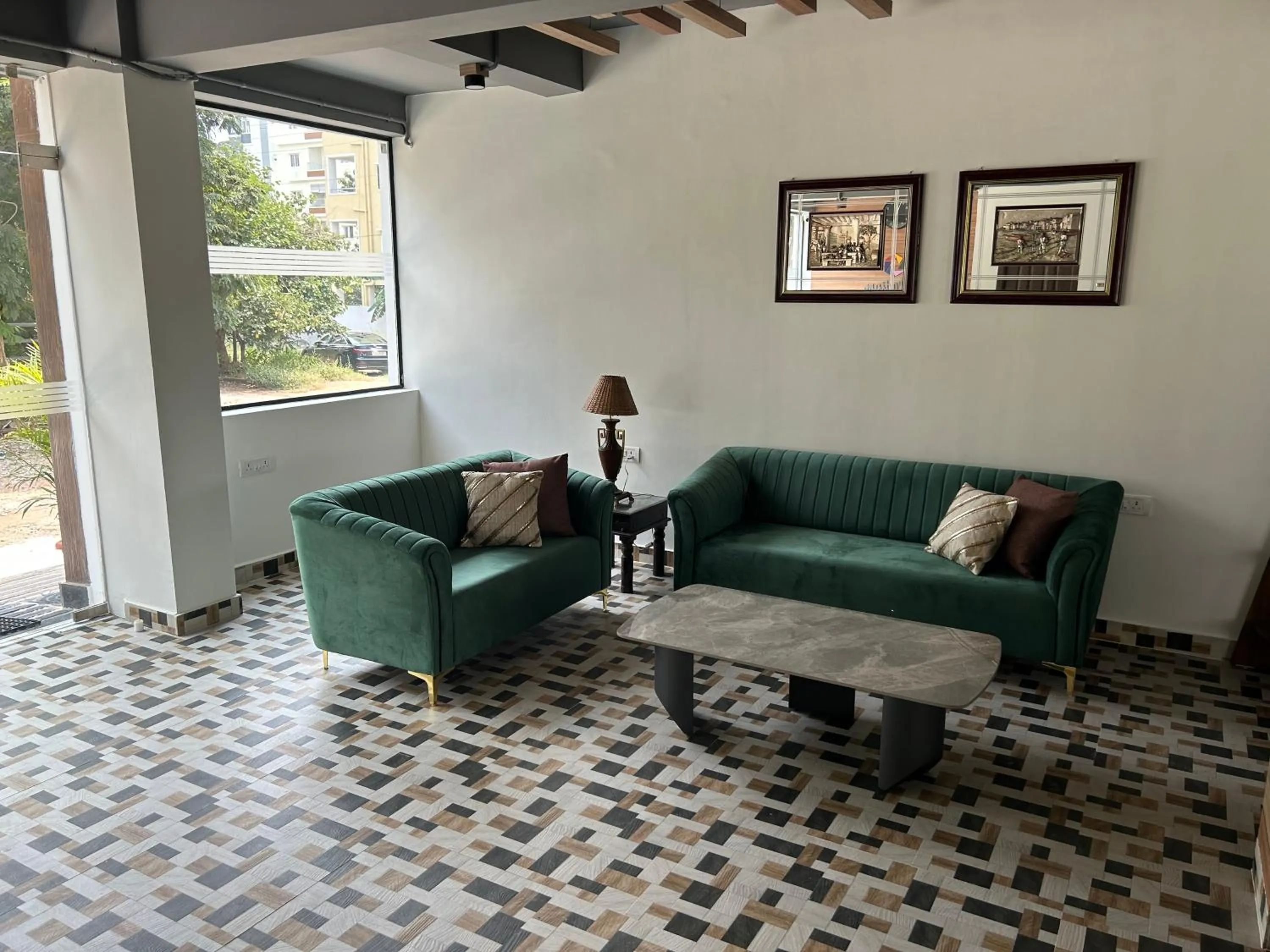 Seating area in Palladium Luxury Suites Financial District Unit II