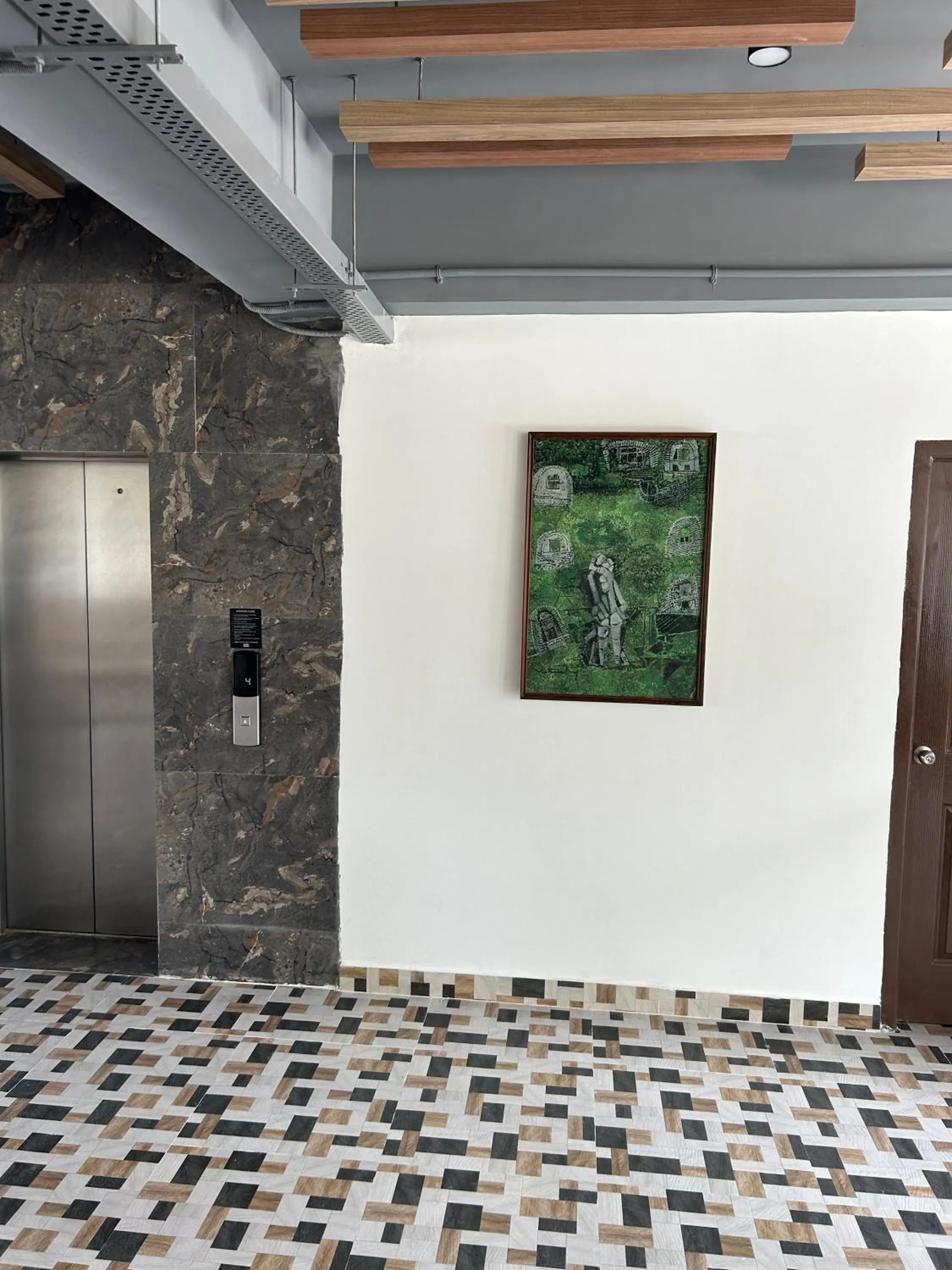 elevator in Palladium Luxury Suites Financial District Unit II