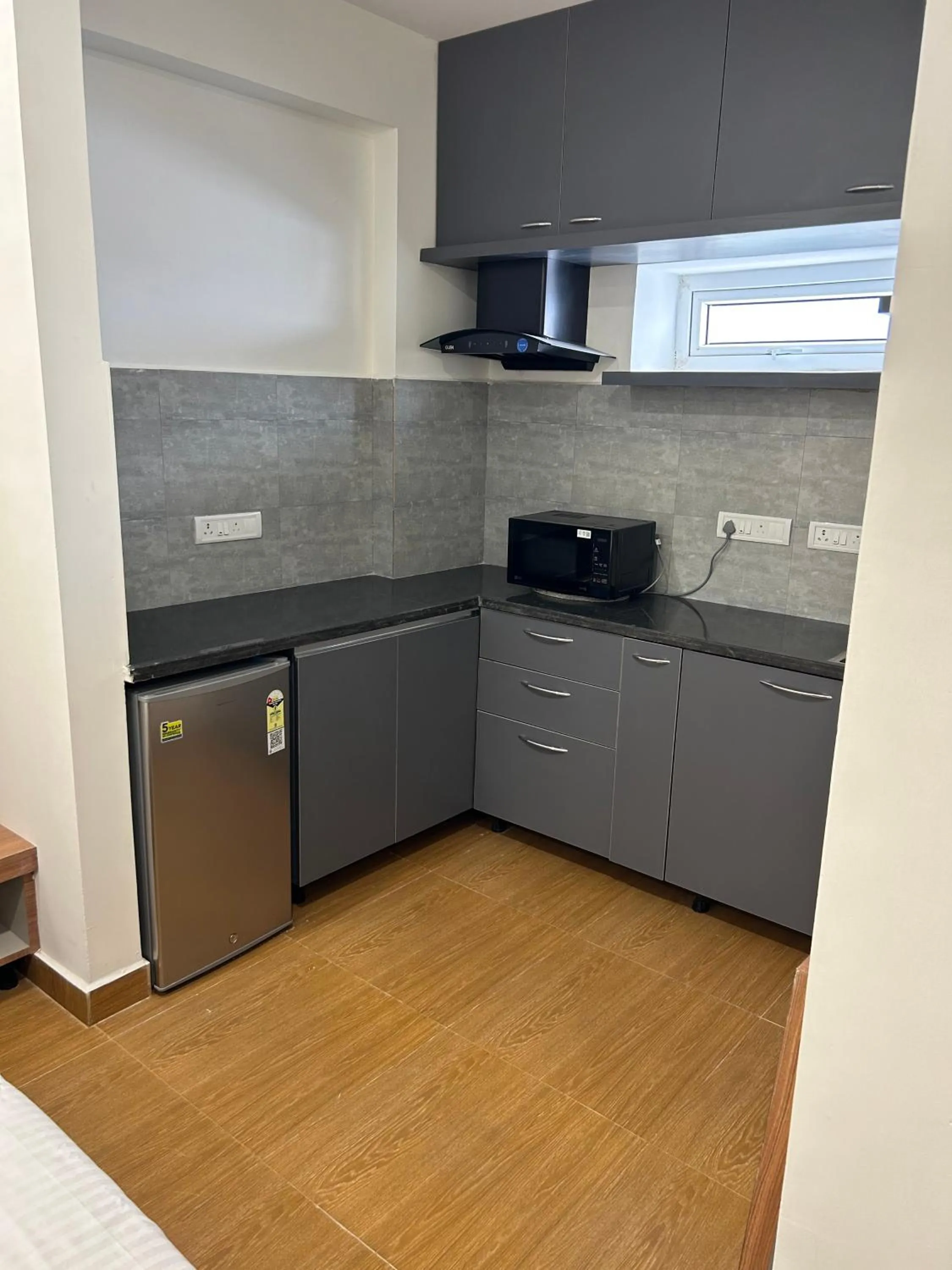 Kitchen or kitchenette in Palladium Luxury Suites Financial District Unit II