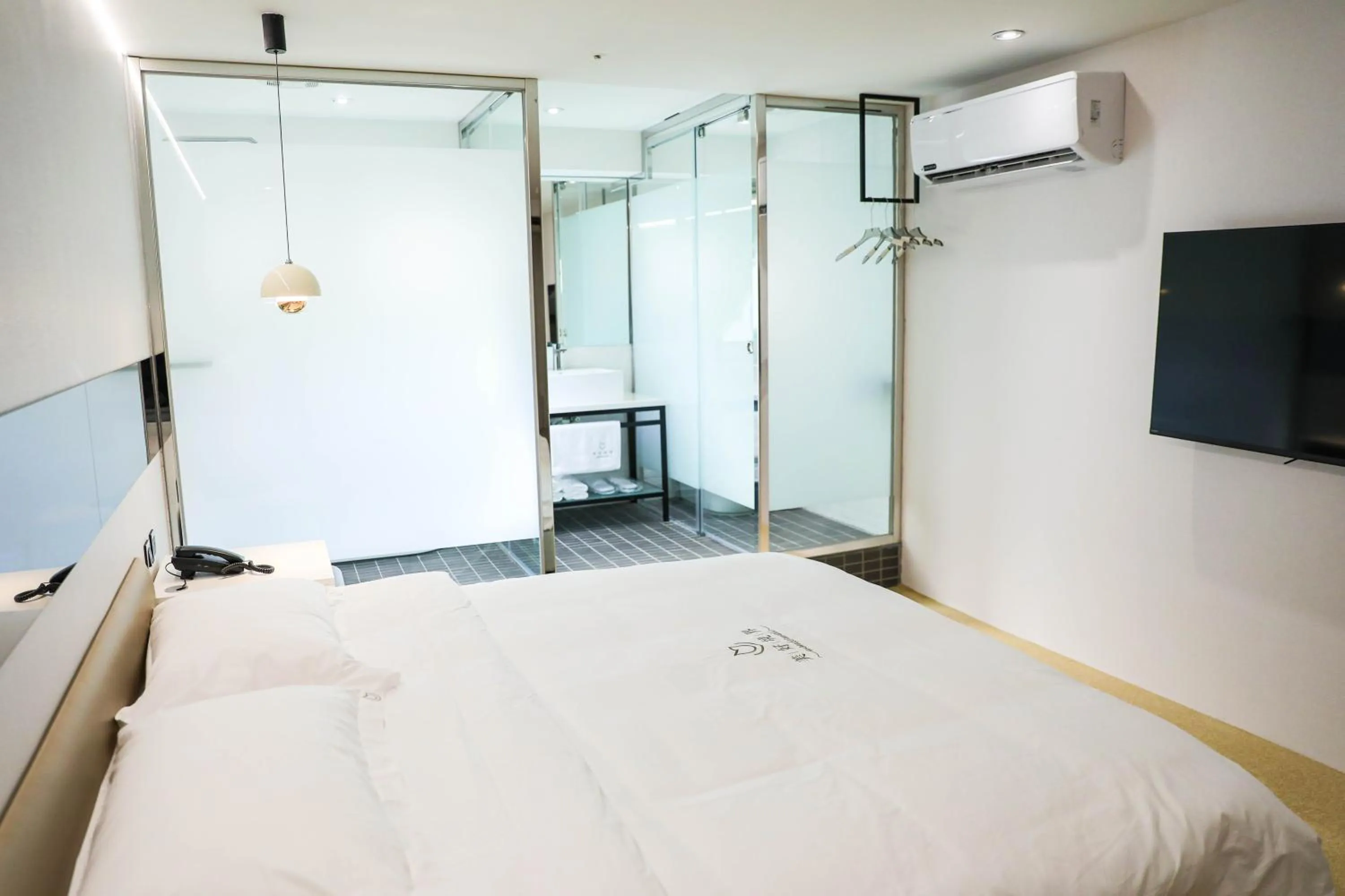 Bed in Wonderwall Ximending