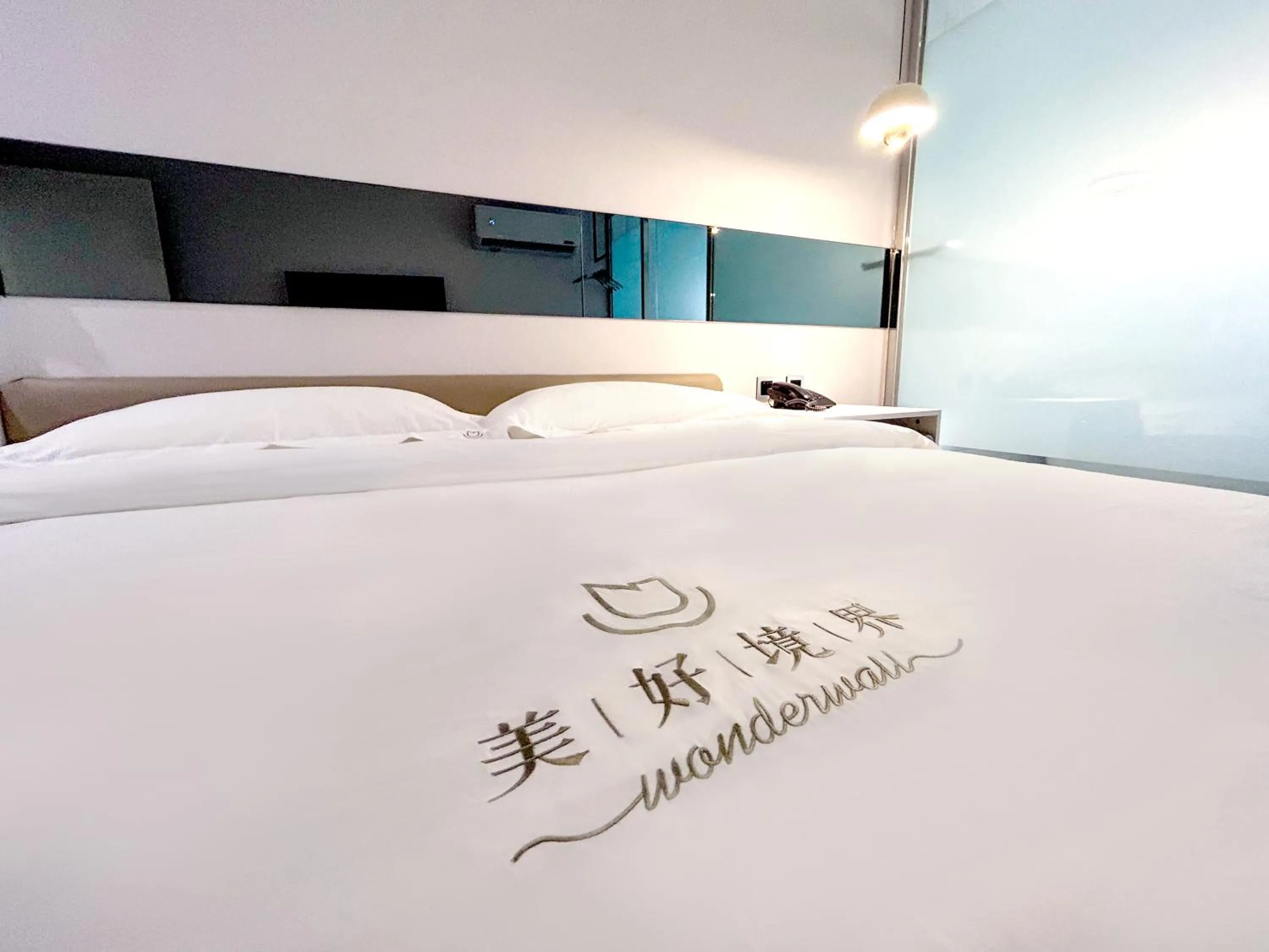 Bed in Wonderwall Ximending