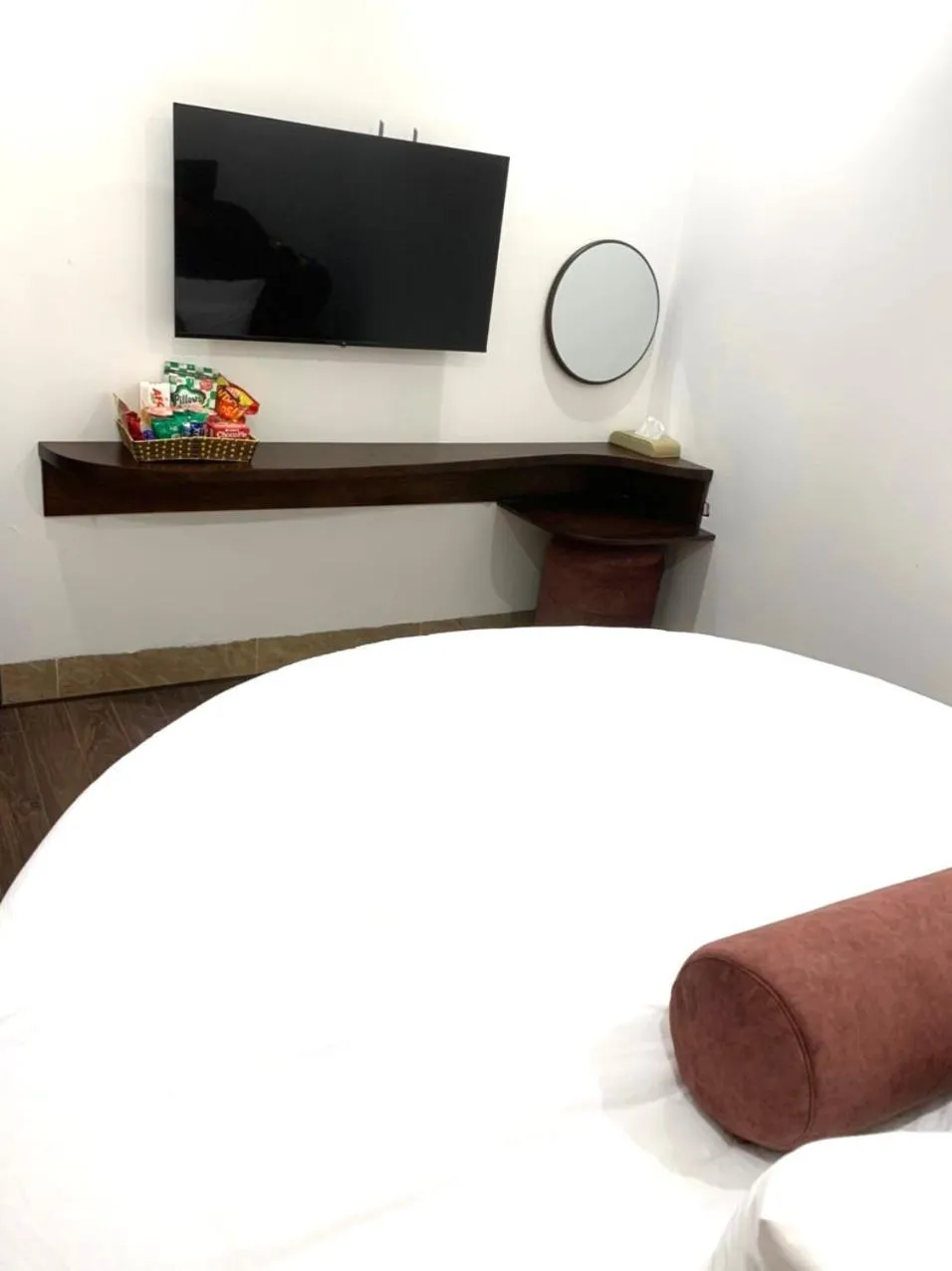 Bed in Royal Hotel Sài Đồng - Long Biên