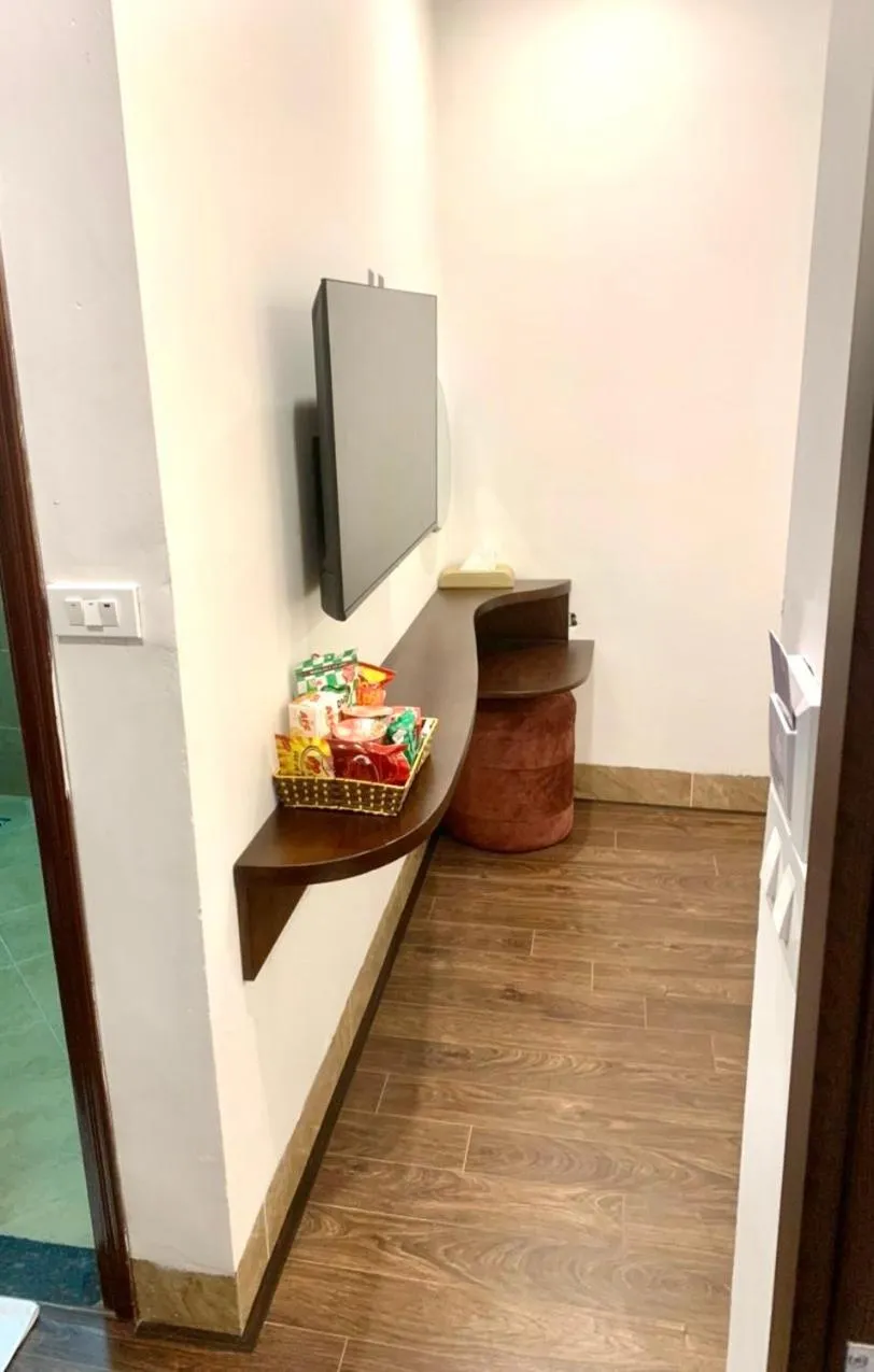 TV and multimedia in Royal Hotel Sài Đồng - Long Biên