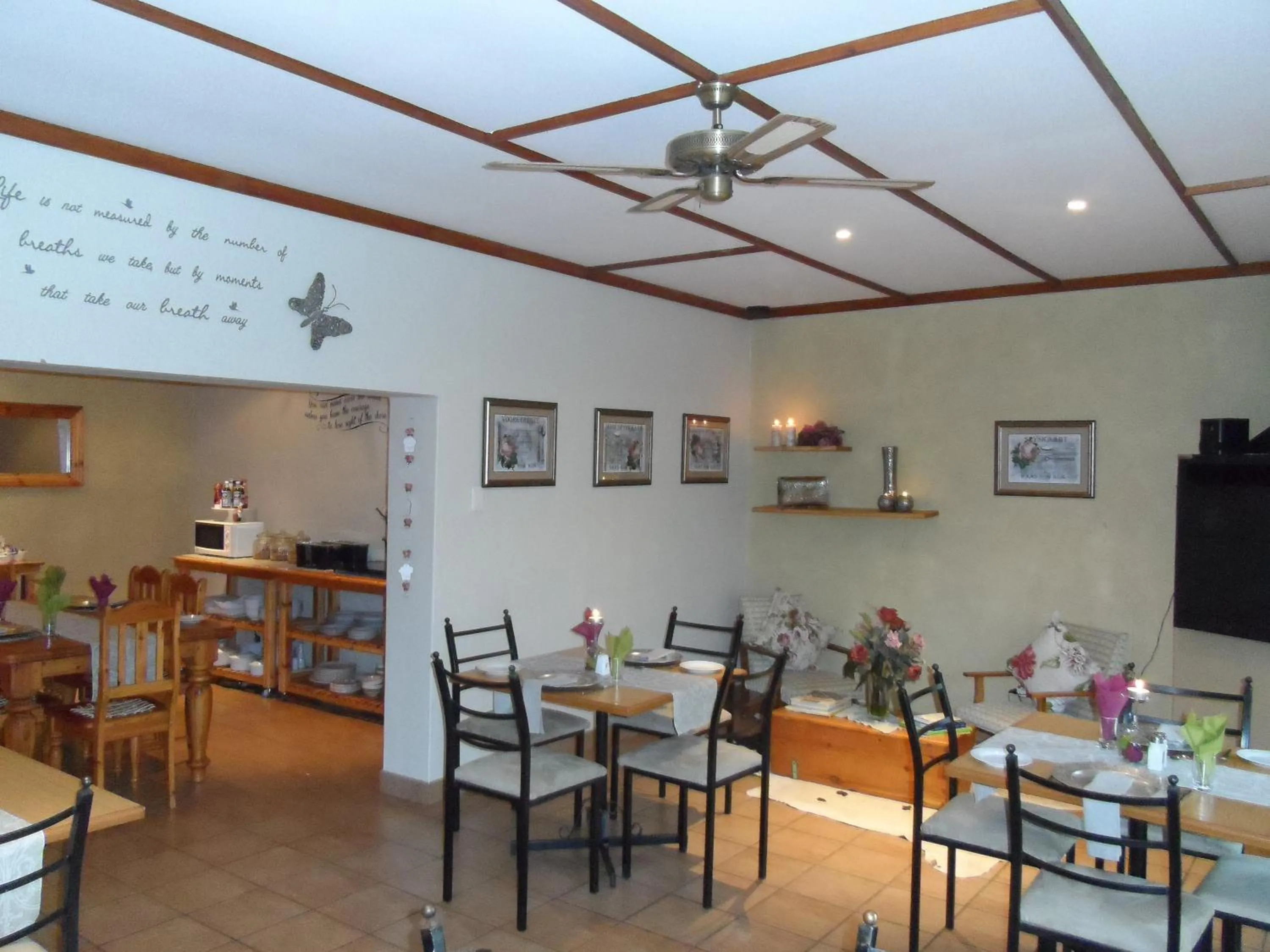 Dining area in A Cherry Lane Self Catering and B&B