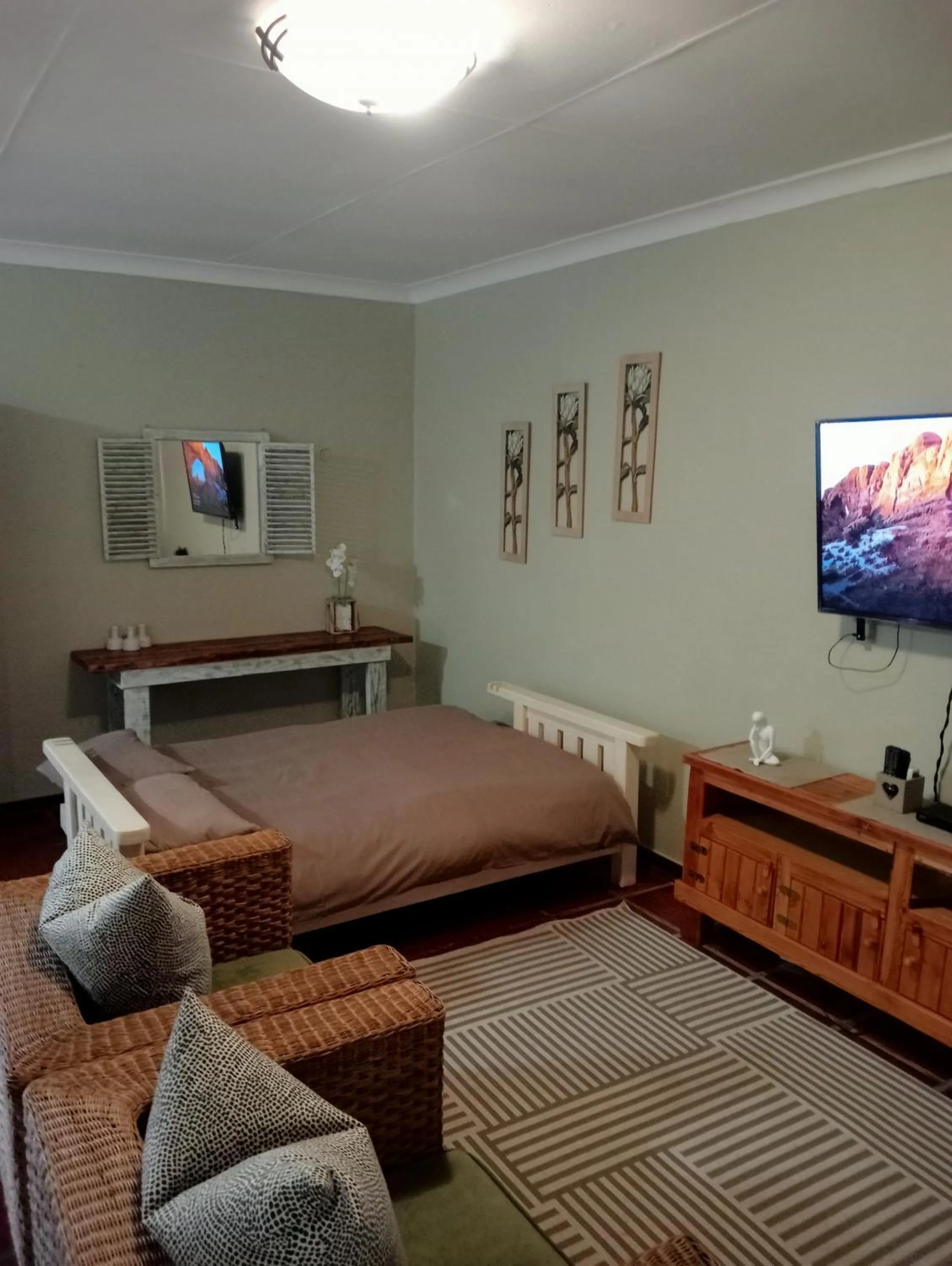 TV and multimedia, Bed in A Cherry Lane Self Catering and B&B