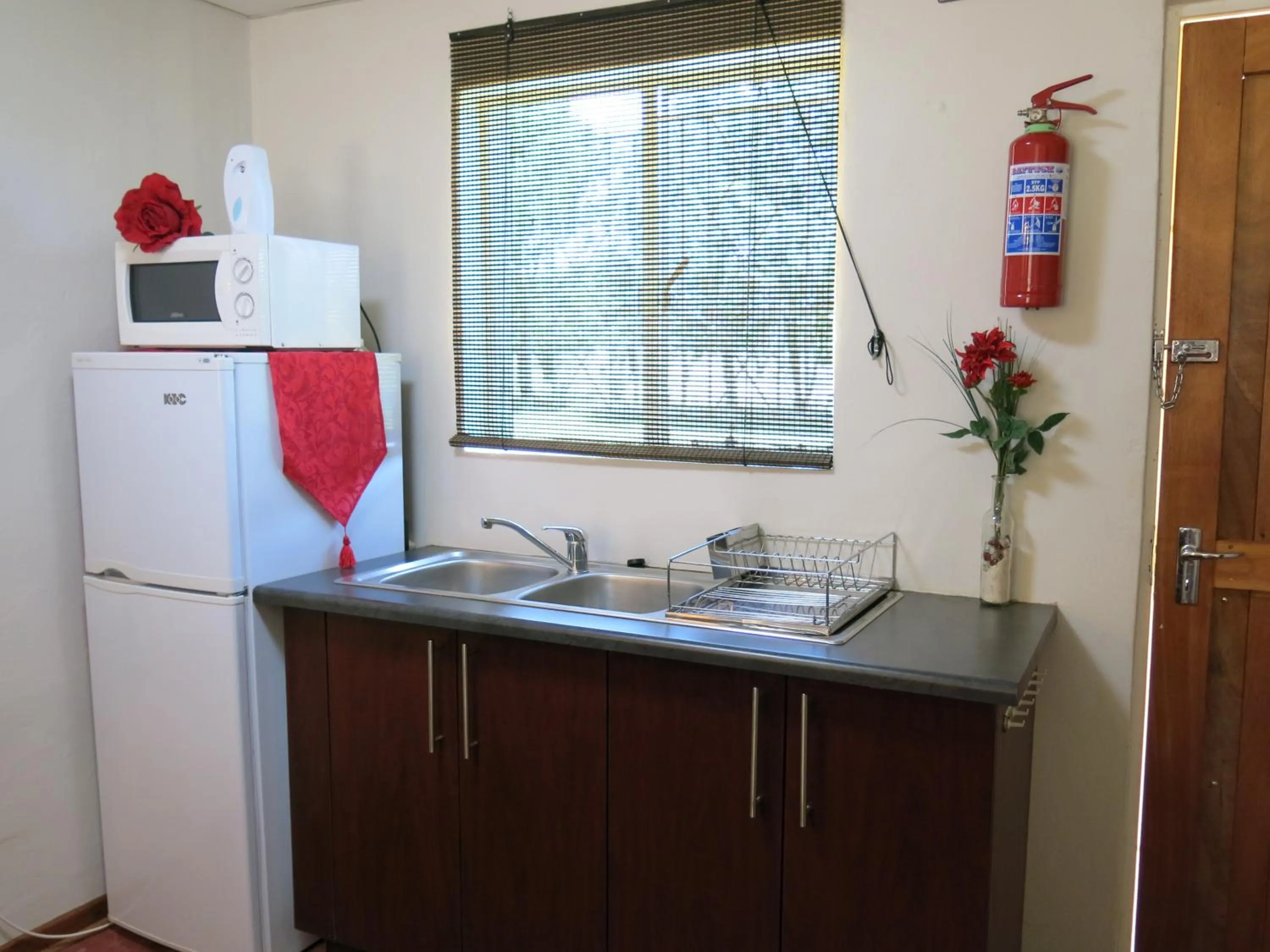 Kitchen or kitchenette in A Cherry Lane Self Catering and B&B
