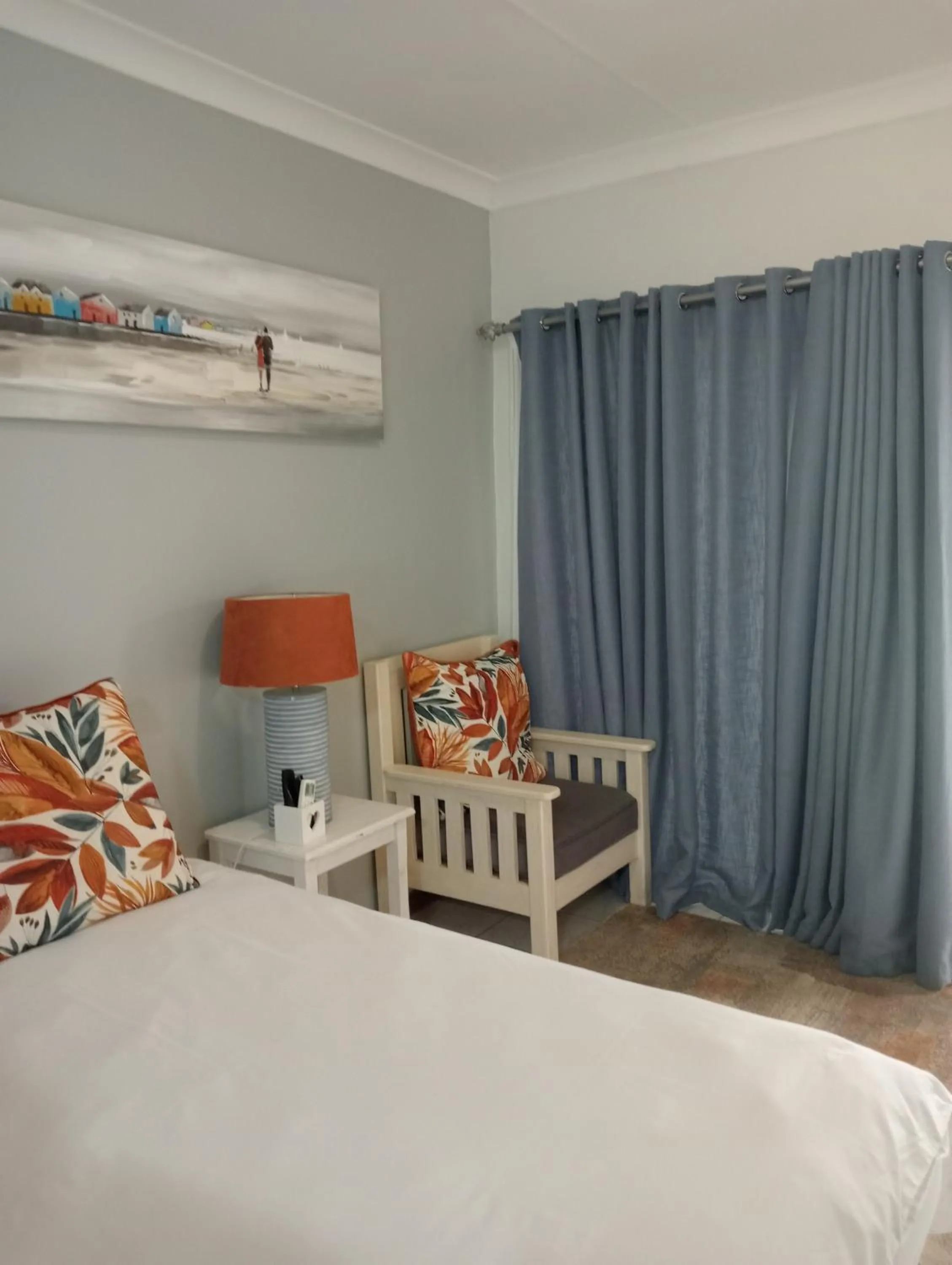 Living room, Bed in A Cherry Lane Self Catering and B&B