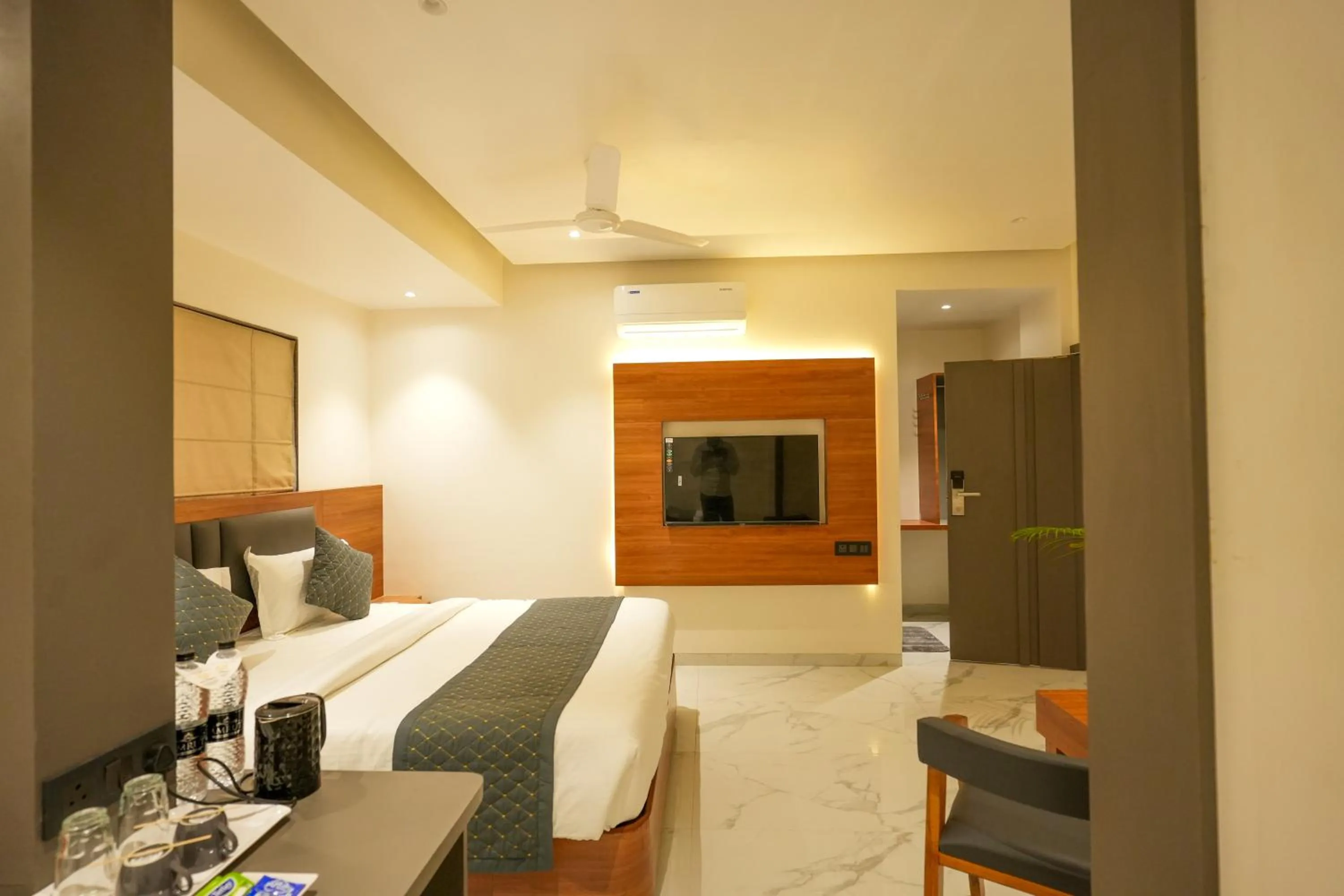 Communal lounge/ TV room, Bed in Hotel Sai Kamal