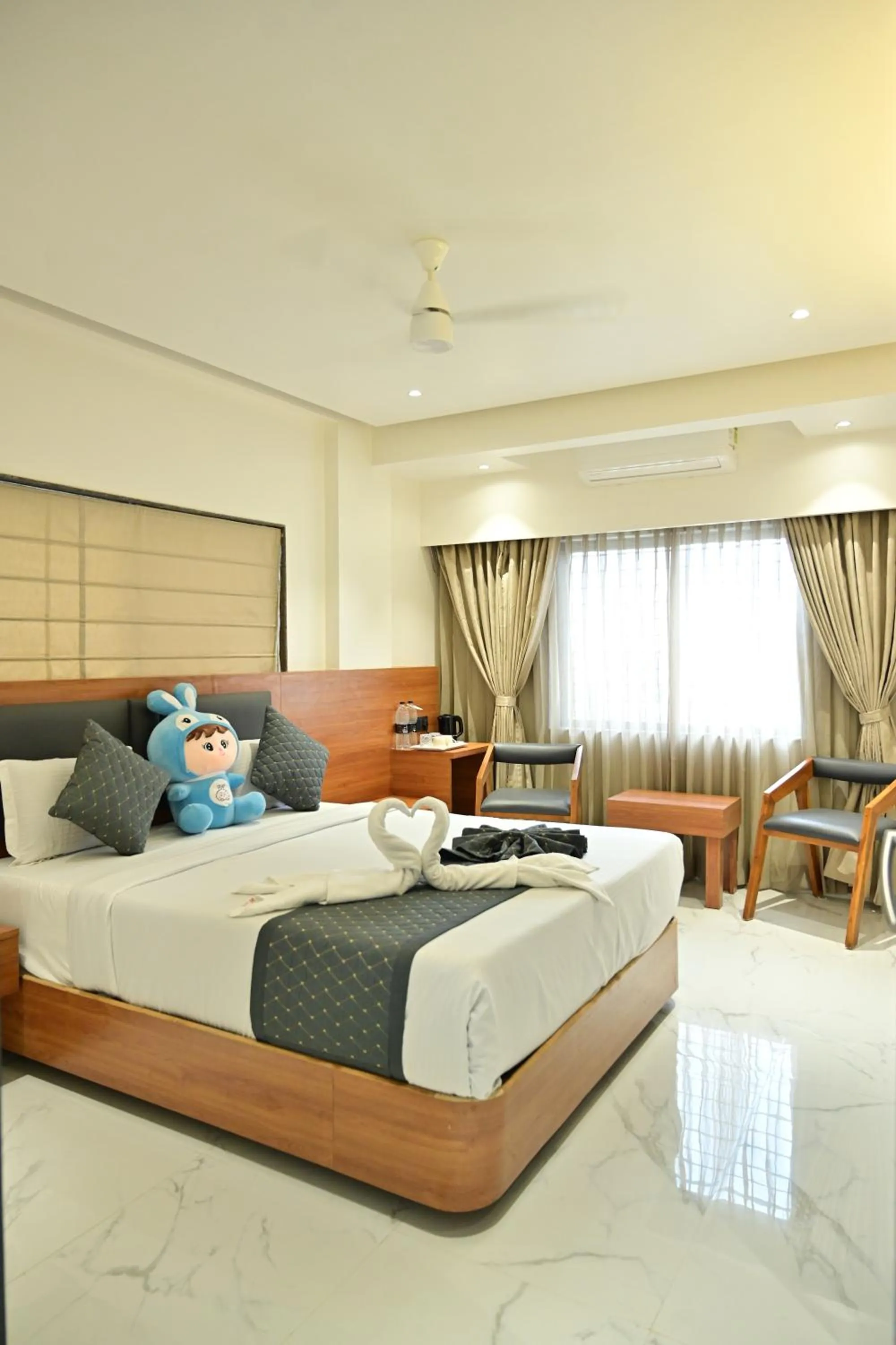 Restaurant/places to eat, Bed in Hotel Sai Kamal