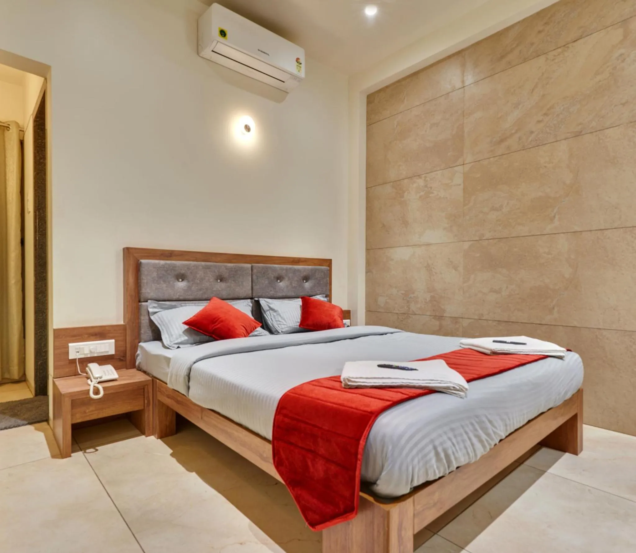 Bed in Hotel Swamini Kolhapur