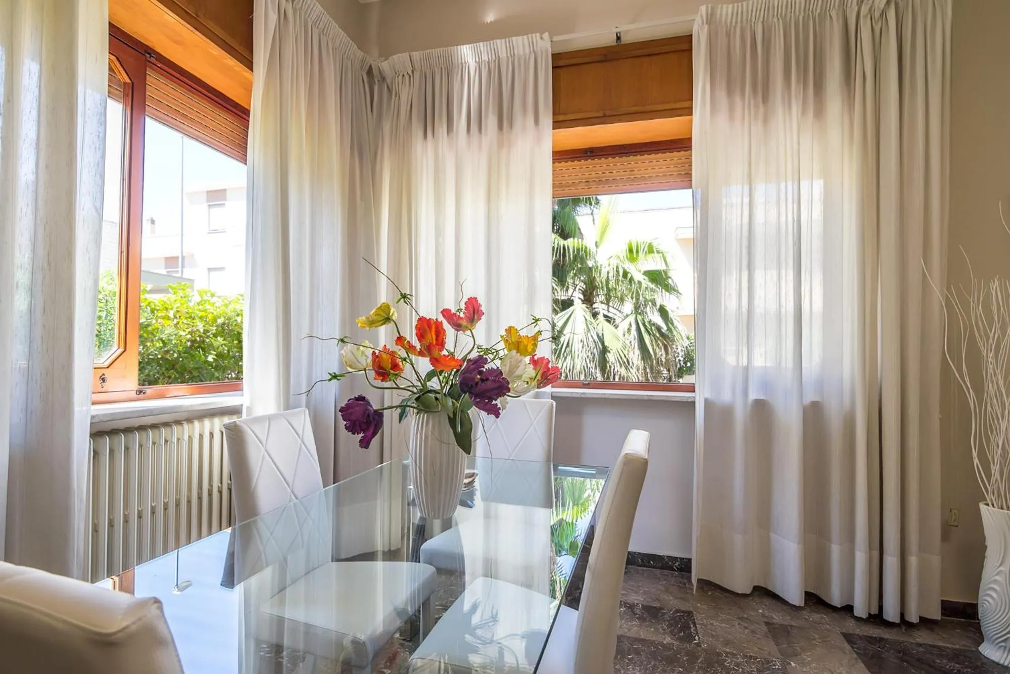 Dining area in Villa Lazzari B&B Tra i due Mari