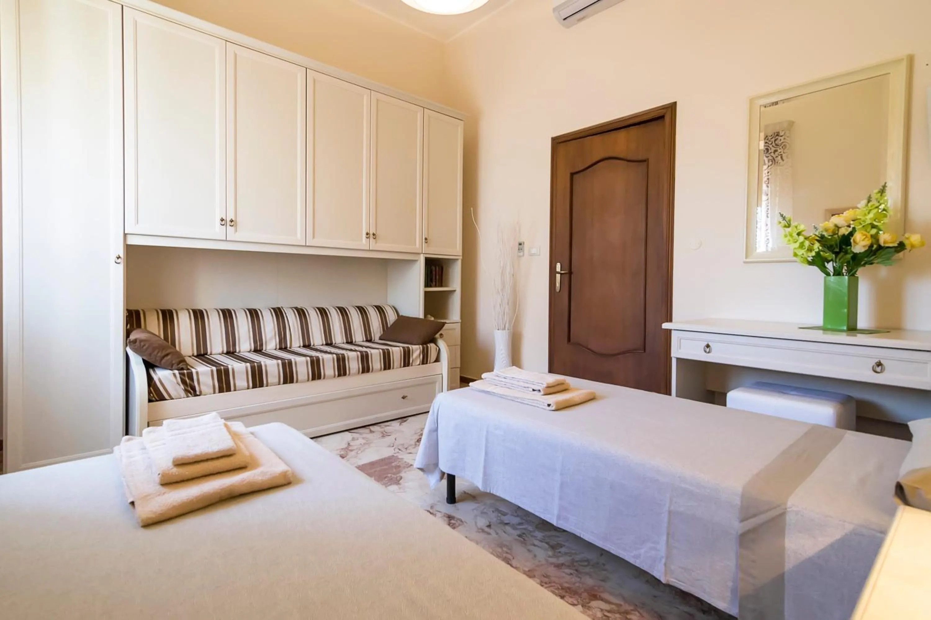 Photo of the whole room in Villa Lazzari B&B Tra i due Mari