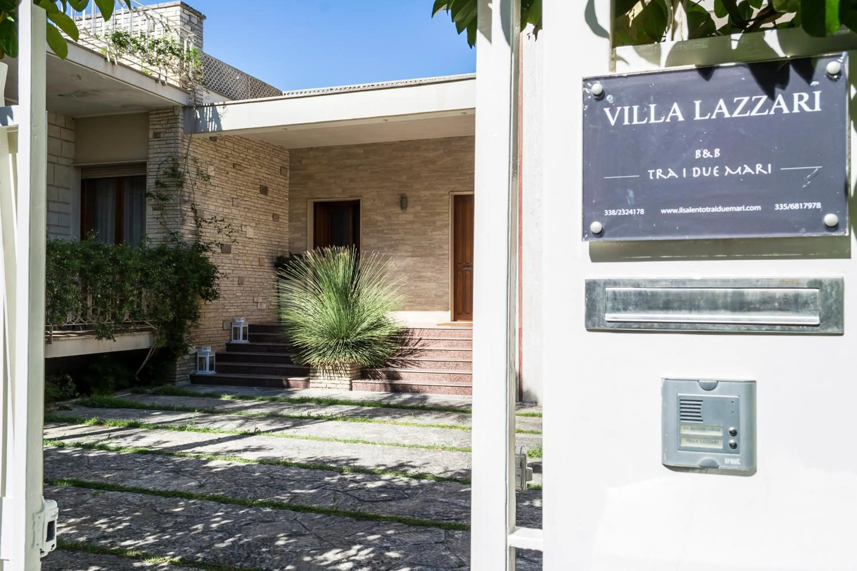 Property building in Villa Lazzari B&B Tra i due Mari
