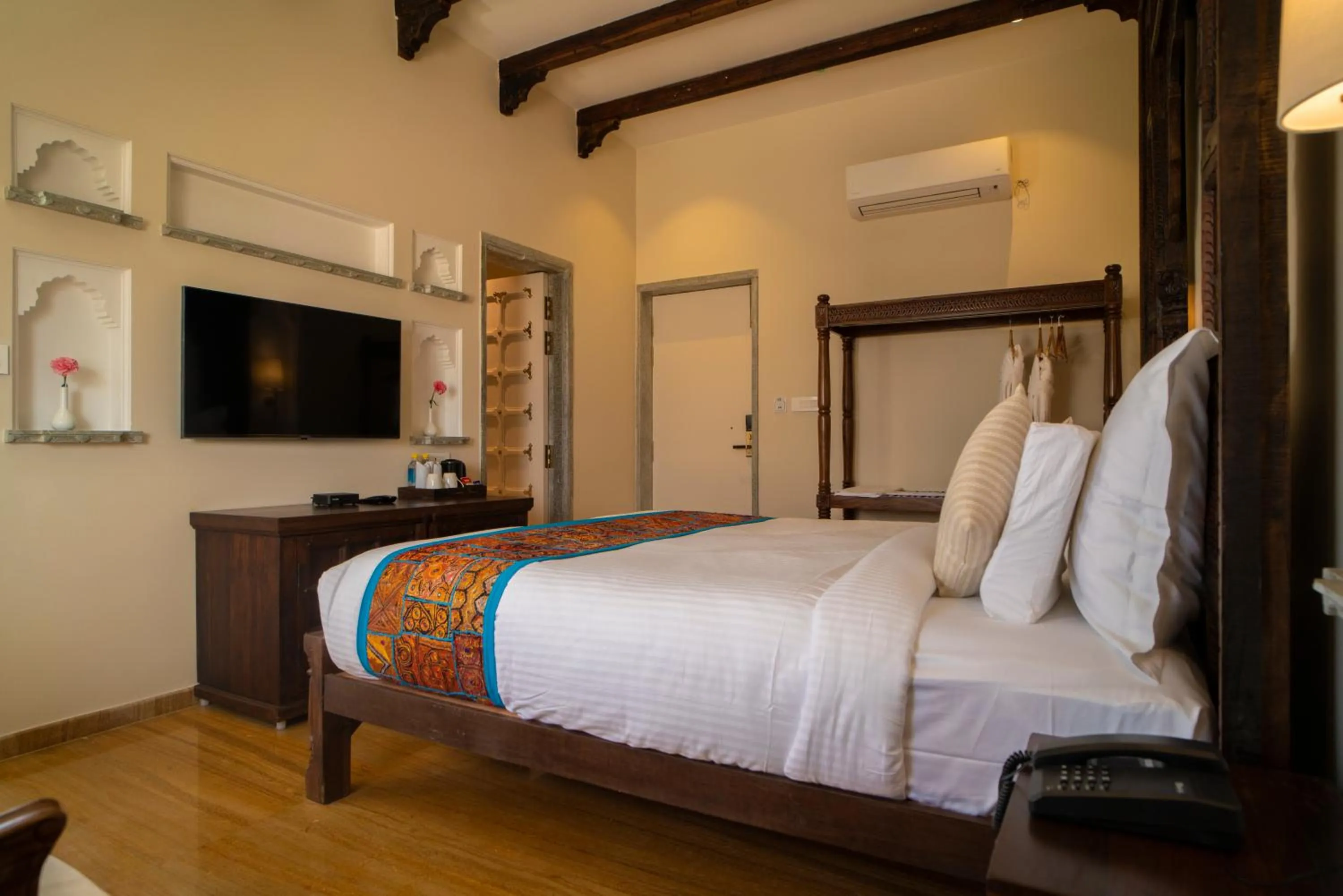 Bed in Khamma Ghani A Boutique Hotel