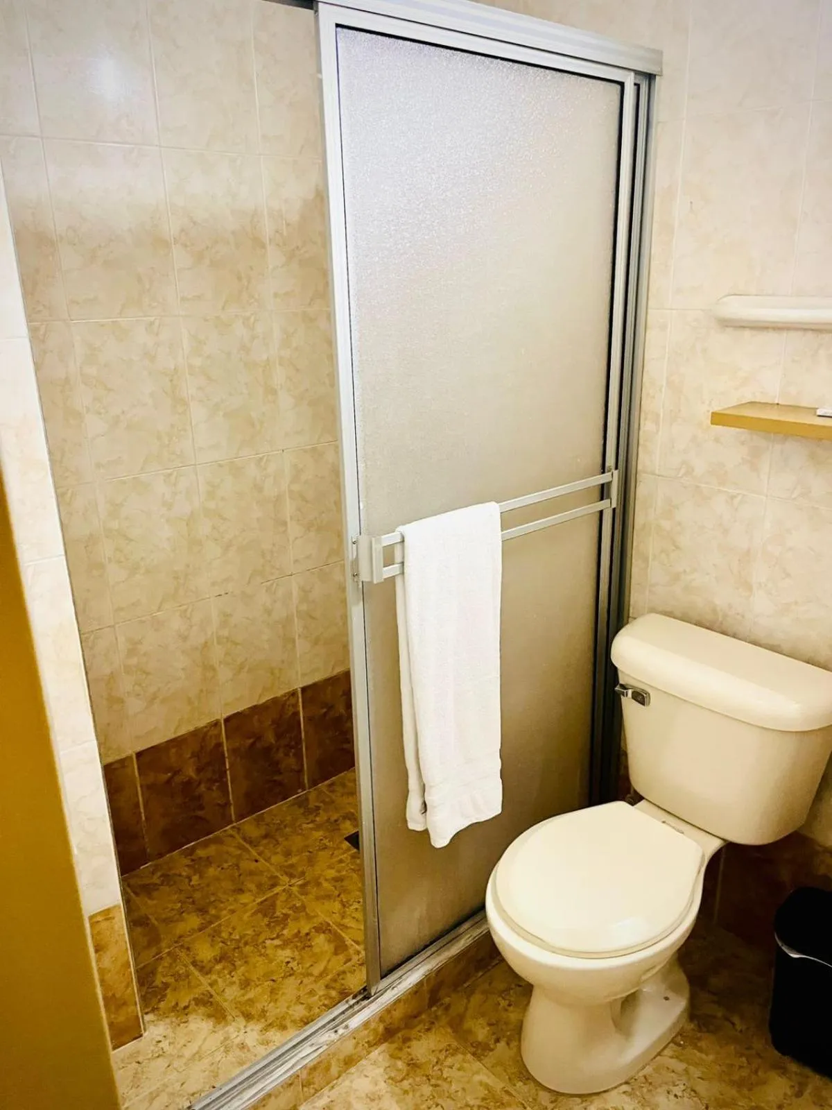 Shower in Hotel Luxor Cúcuta