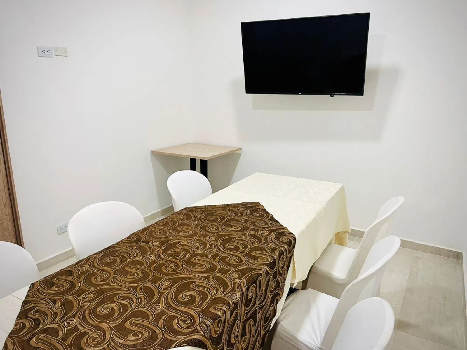 Communal lounge/ TV room, Bed in Hotel Luxor Cúcuta