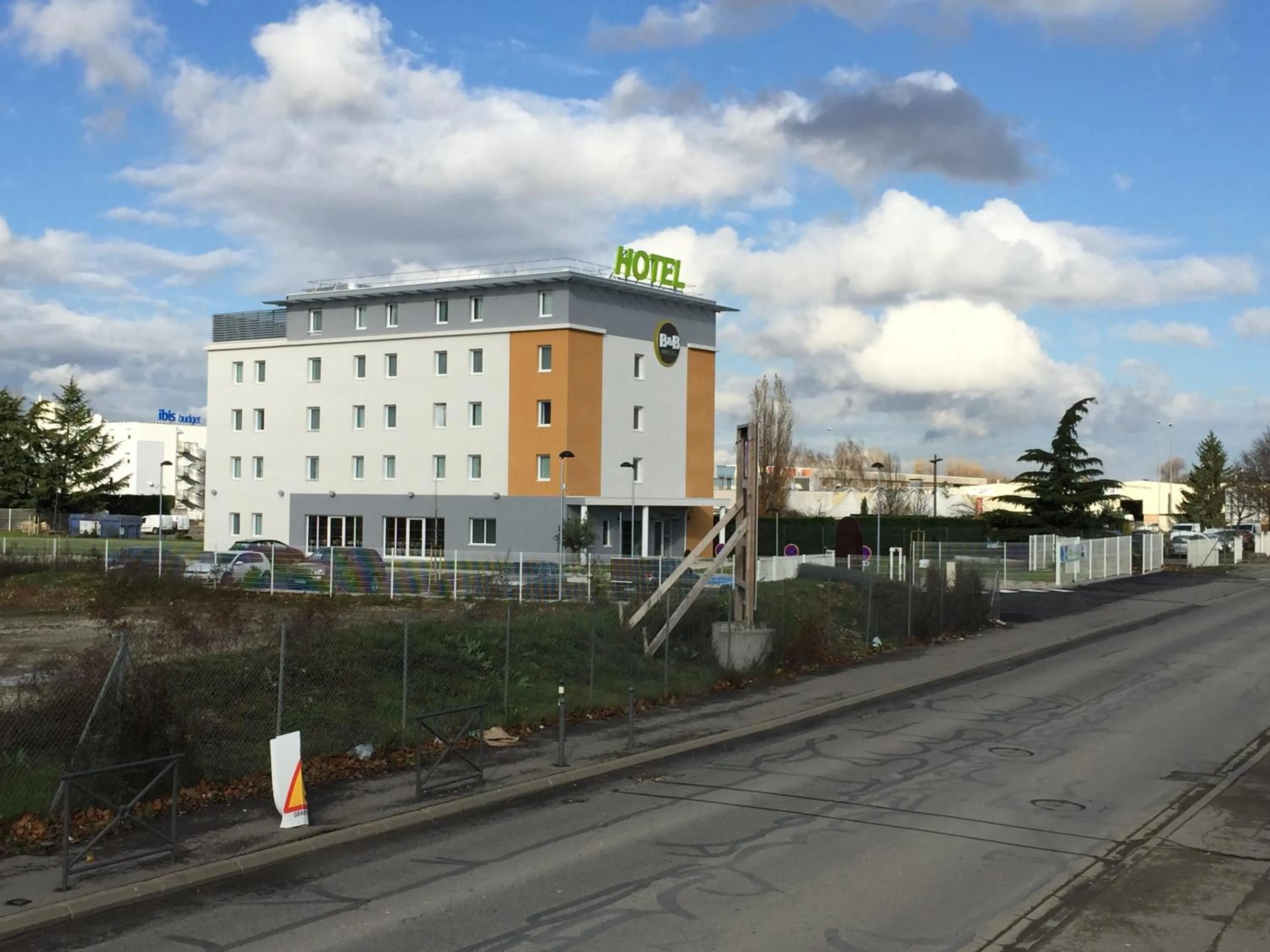 Facade/entrance in B&B HOTEL Lyon Eurexpo Chassieu
