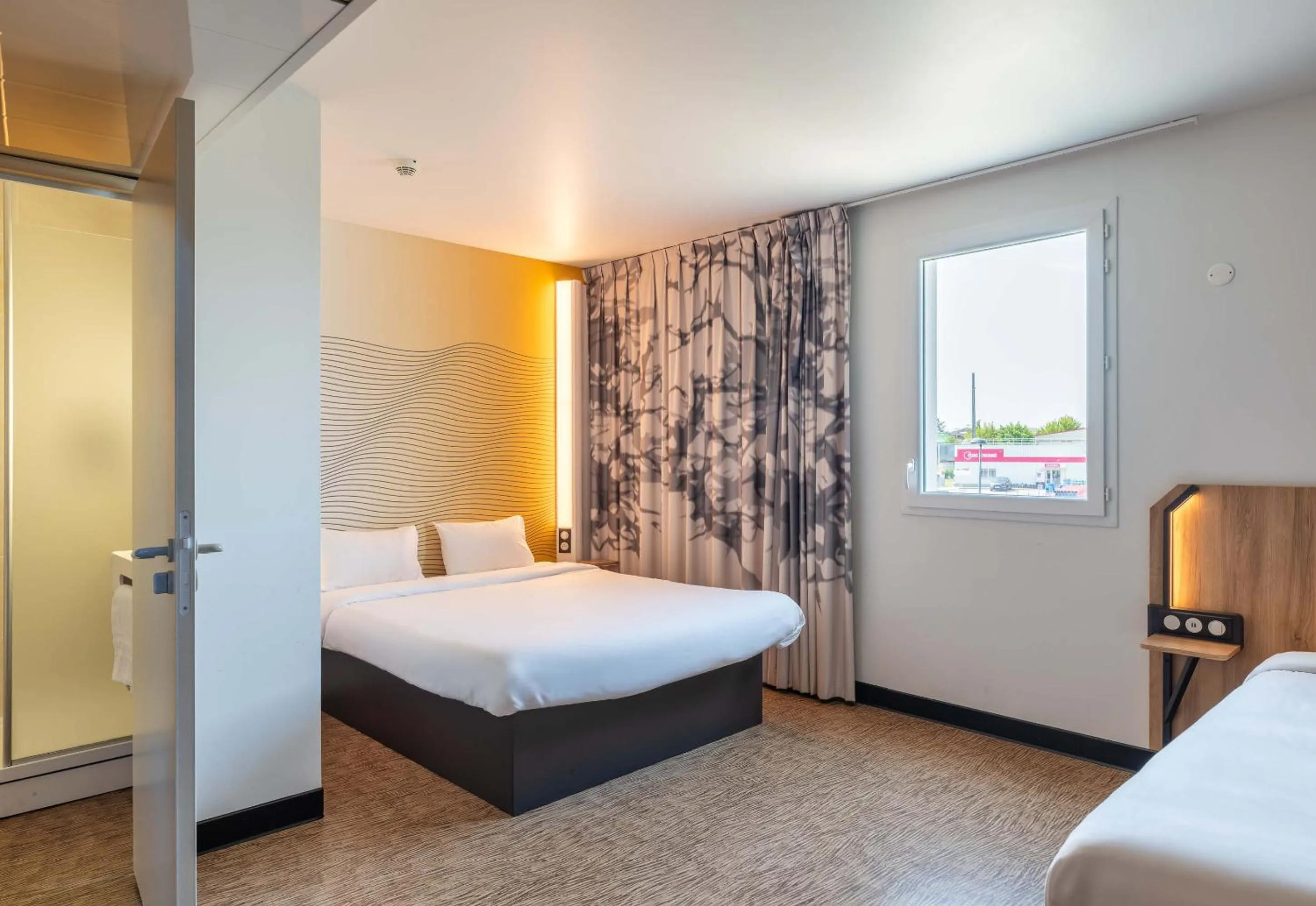 Bedroom, Bed in B&B HOTEL Lyon Eurexpo Chassieu