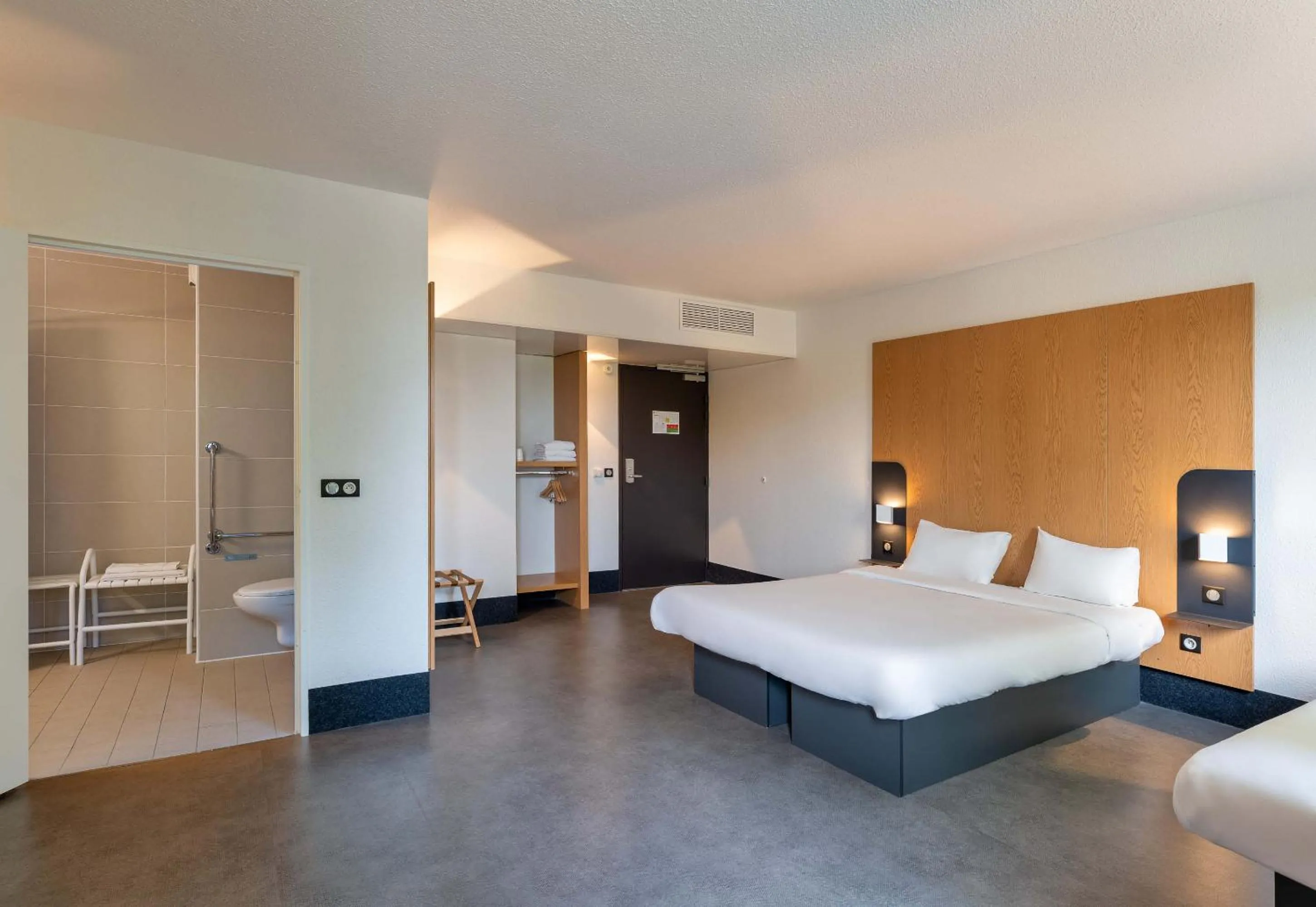 Bedroom, Bed in B&B HOTEL Lyon Eurexpo Chassieu