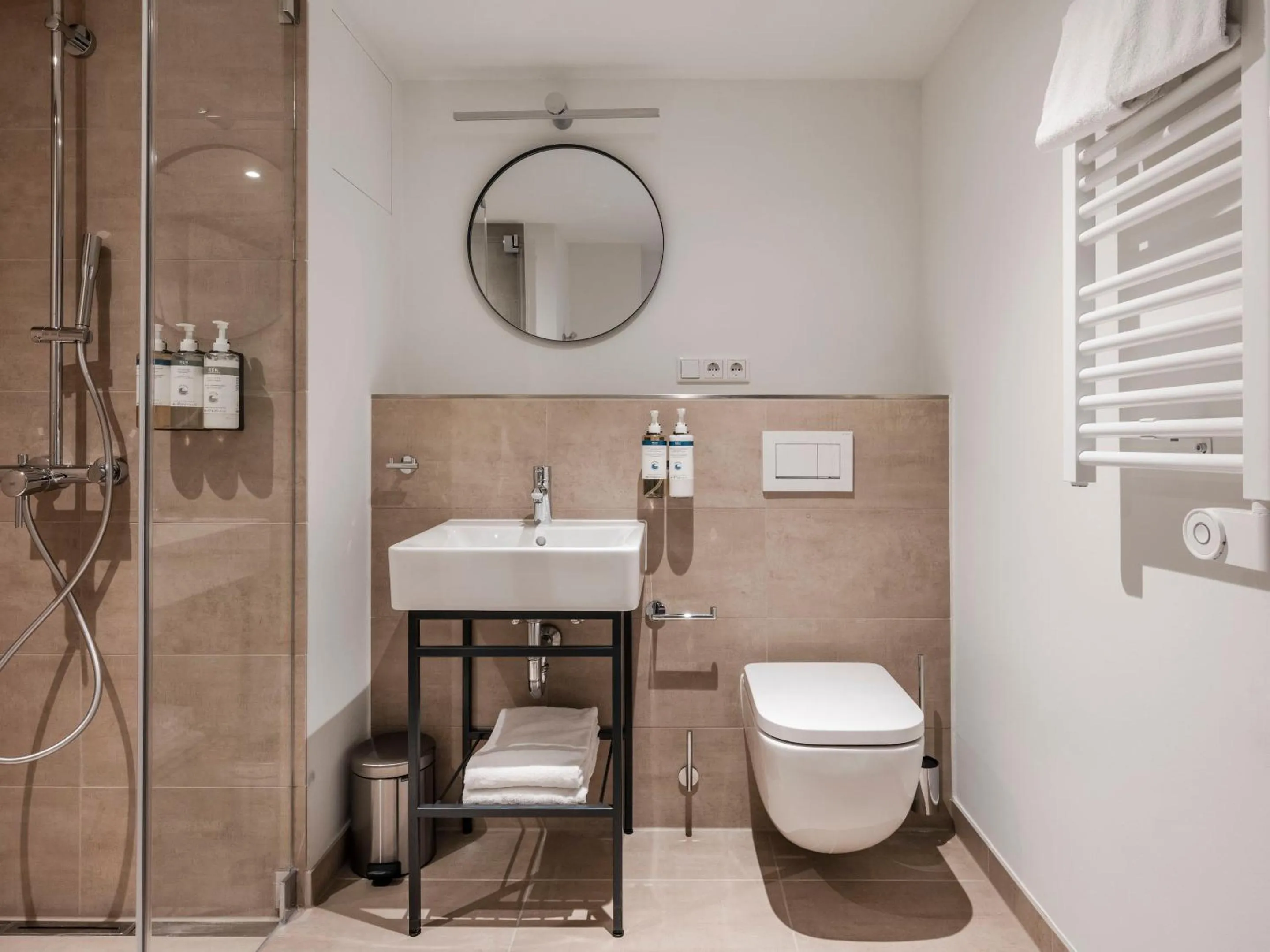 Shower in Numa Düsseldorf Leo