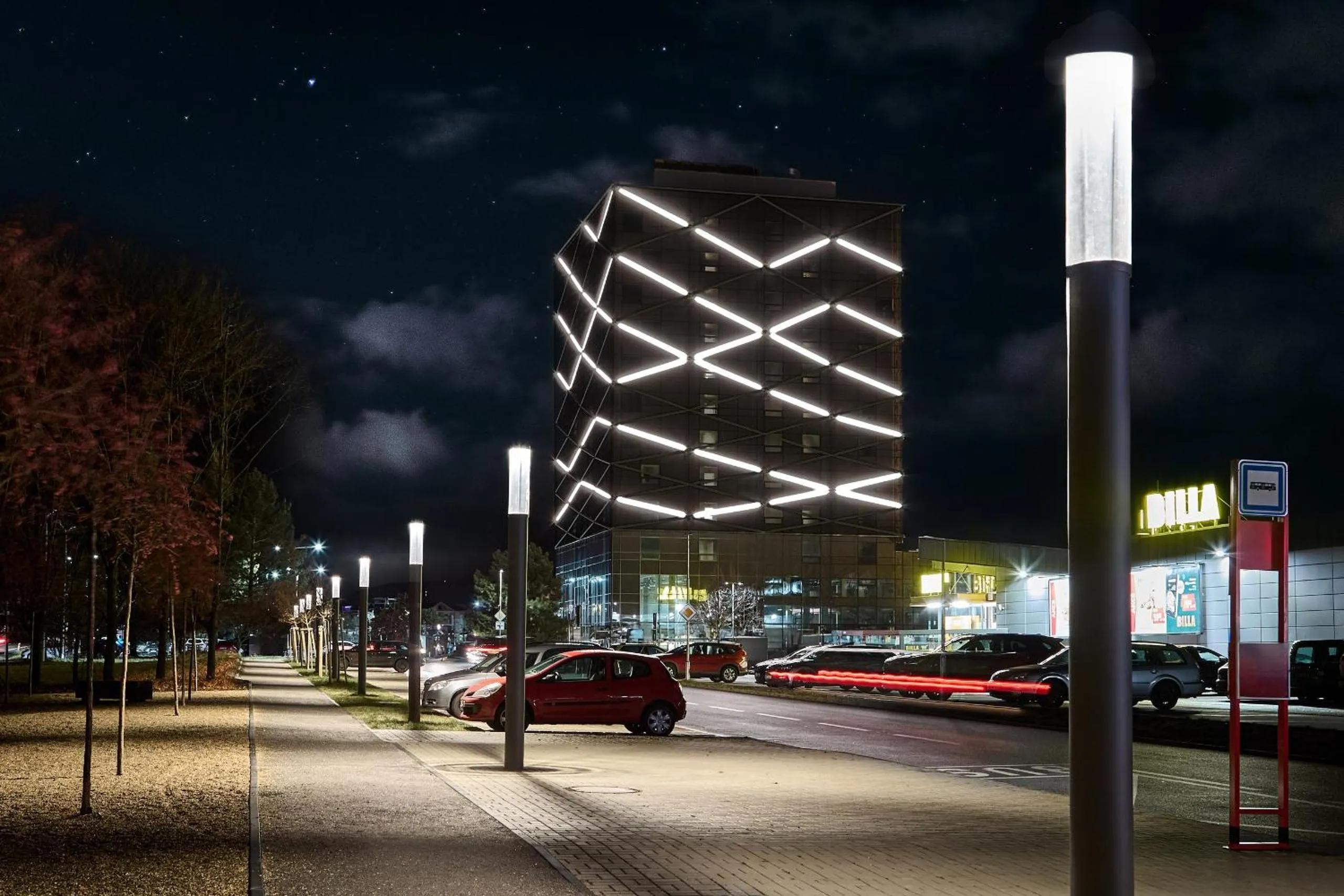 Night in HONEST Ricany