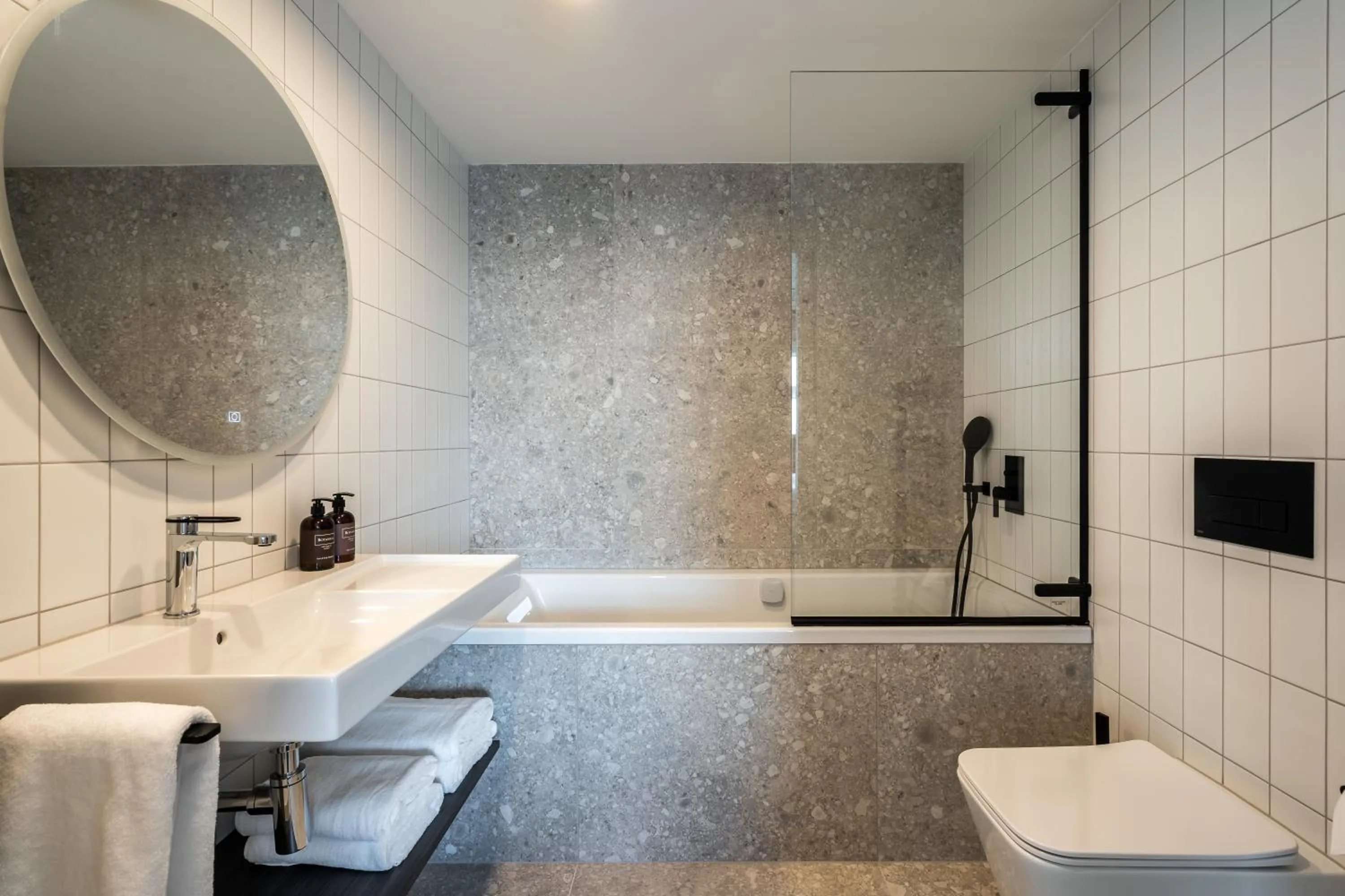 Toilet in HONEST Ricany