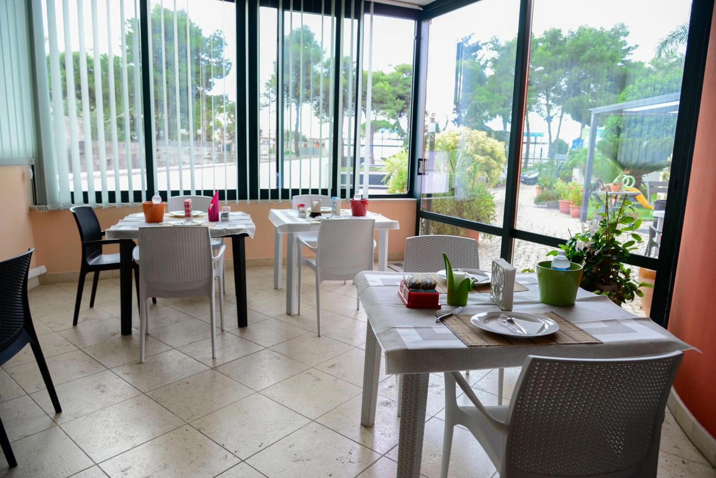 Dining area in B & B Paradise
