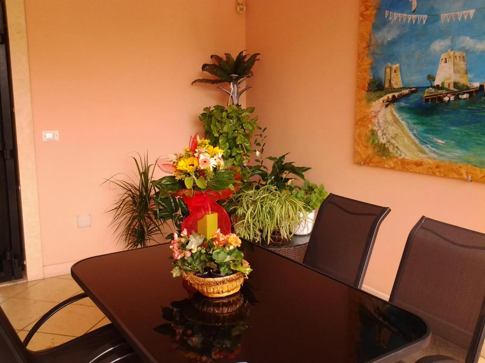 Communal lounge/ TV room in B & B Paradise