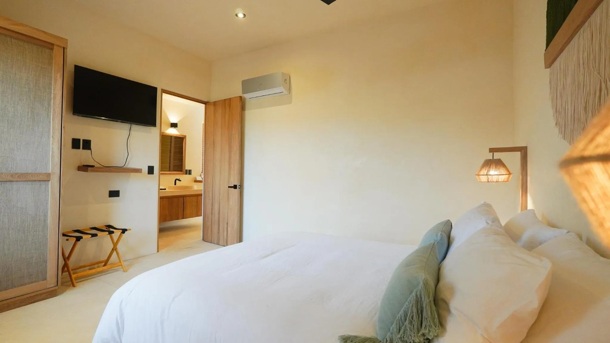 Bed in Casa Borka LUXURY FULLY FURNISHED BEACH CONDOS WITH POOL